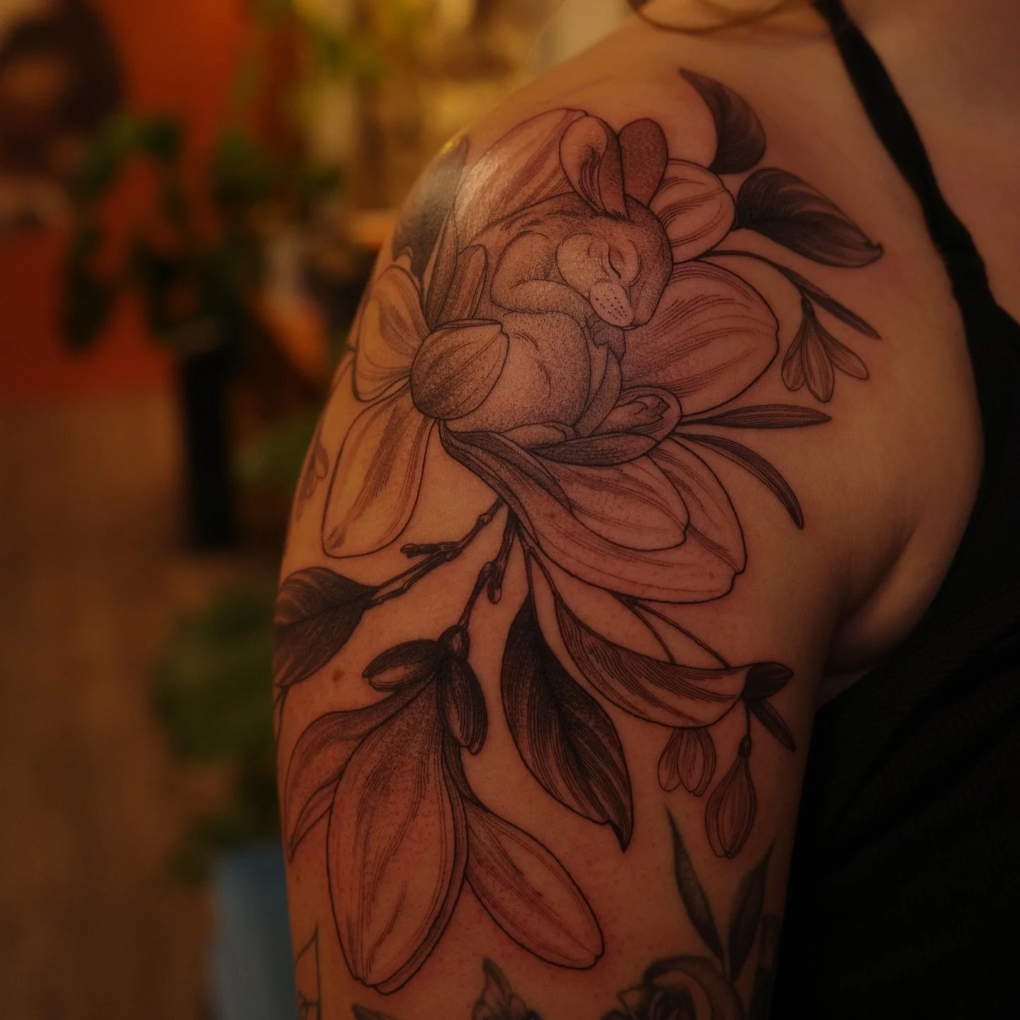 A fresh, sleepy, baby bun. Some healed pieces from Amy&rsquo;s sleeve project too. Loved piecing this together. Thank you!💕
Made with love @springfevertattoo