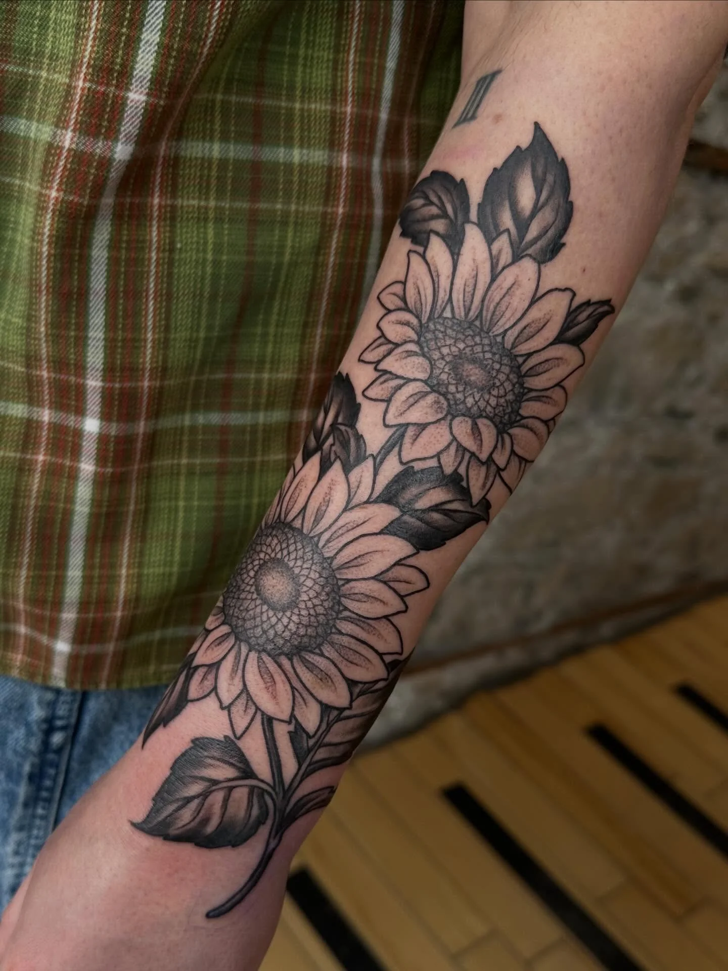 Sunflowers for the wonderful @chipfilet made @springfevertattoo