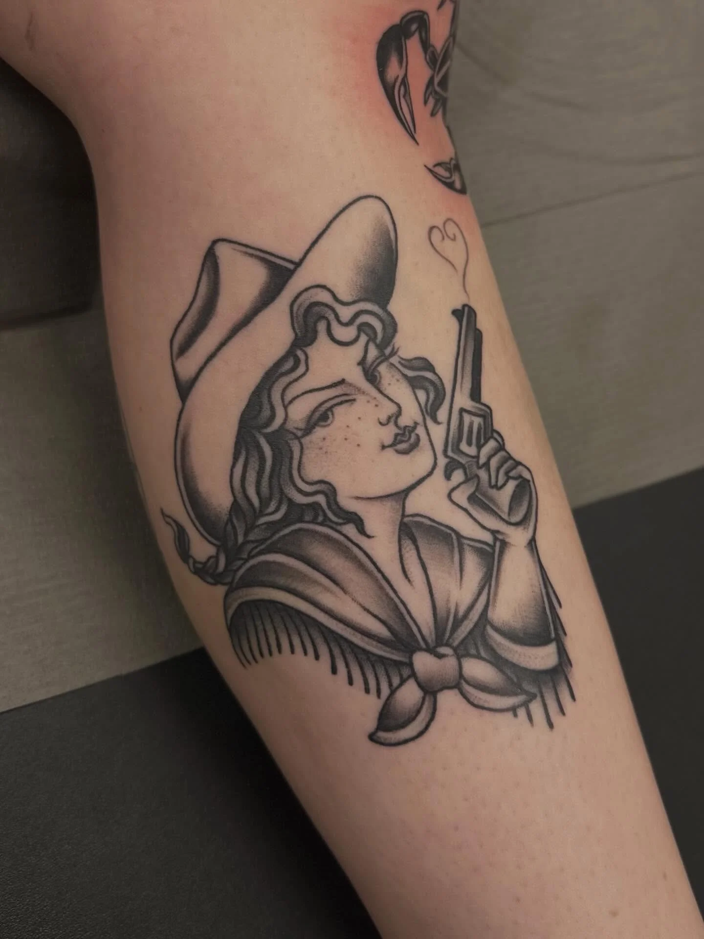Healed cowgirl, fresh scorpion 🦂, made @springfevertattoo 

#tattoo #blackandgreytattoo #springfevertattoo #guelphtattoo