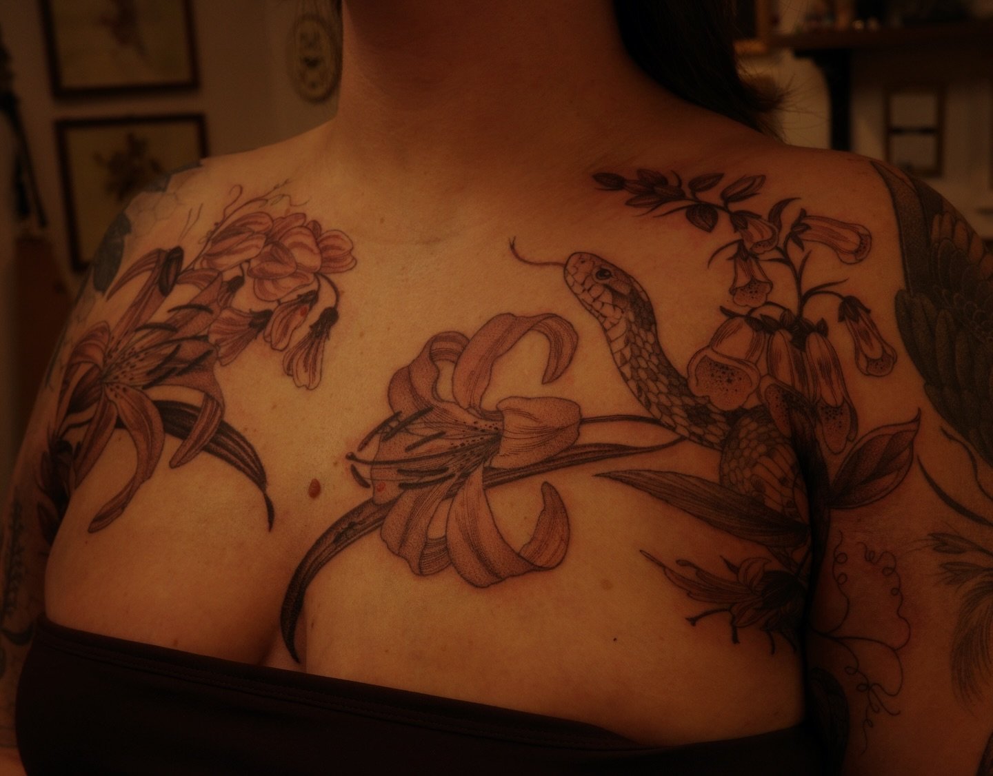 Kendra had a really cool idea for her chest and armpits! Super happy with how these came together. Made in 2 full days at @springfevertattoo 😙