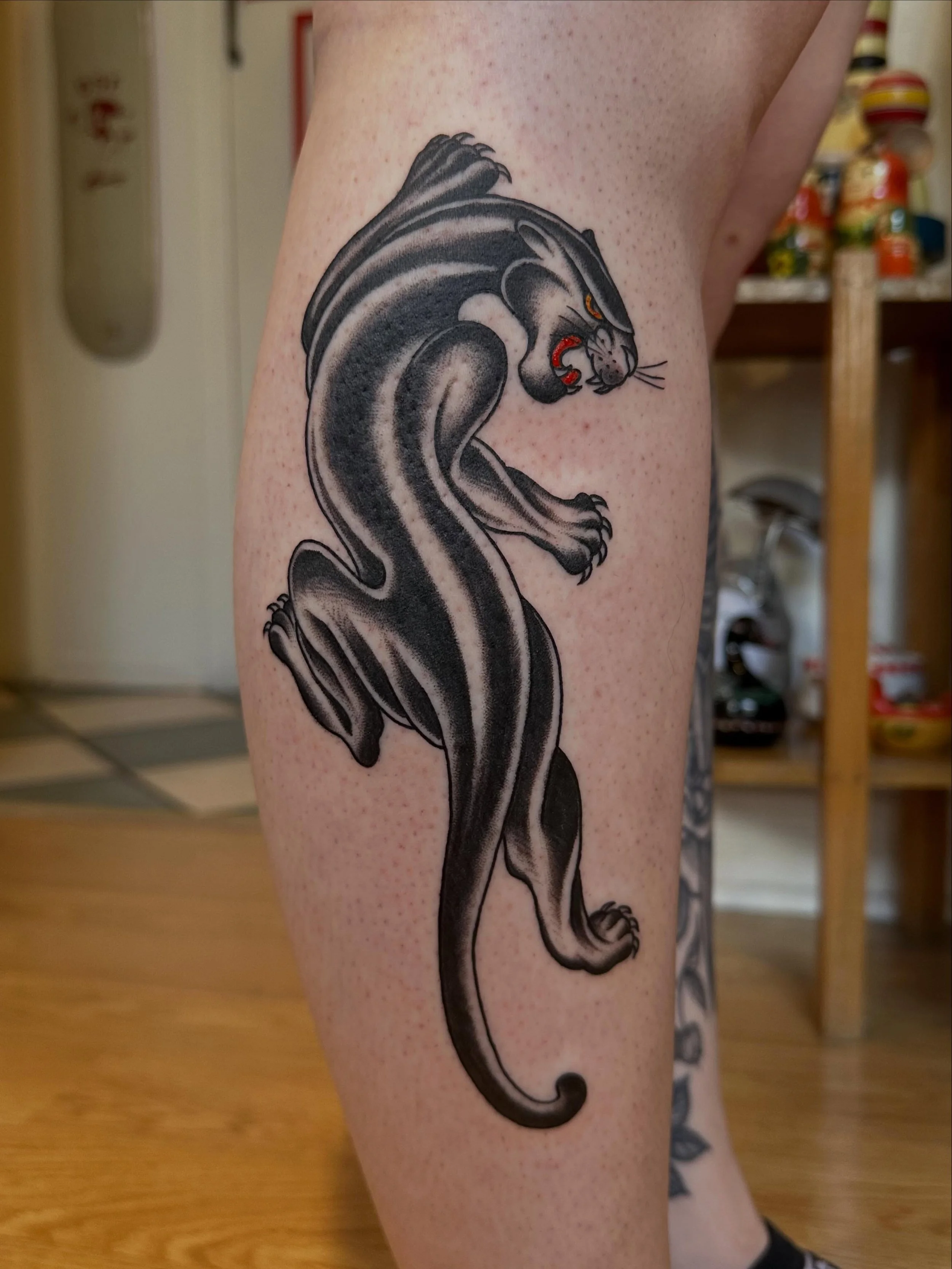 Thank you for having me @tiger_tiger_tattoo_tattoo  Thank you Schwartz&rsquo;s for having incredible smoked meat sandwiches. Until next time !!! Last three tattoos are all 5 or 6 years healed and settled 

#tattoo #traditionaltattoo #ottawatattoo #gu