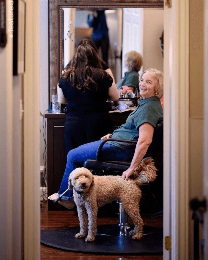 Behind the scenes of an on-location lifestyle photo shoot ✨

☀️ From on-site hair and makeup to carefully planned lifestyle shots, we created space for her to feel confident, relaxed, and seen. 

Sweet pups, summer sun, and soulful moments made it ma