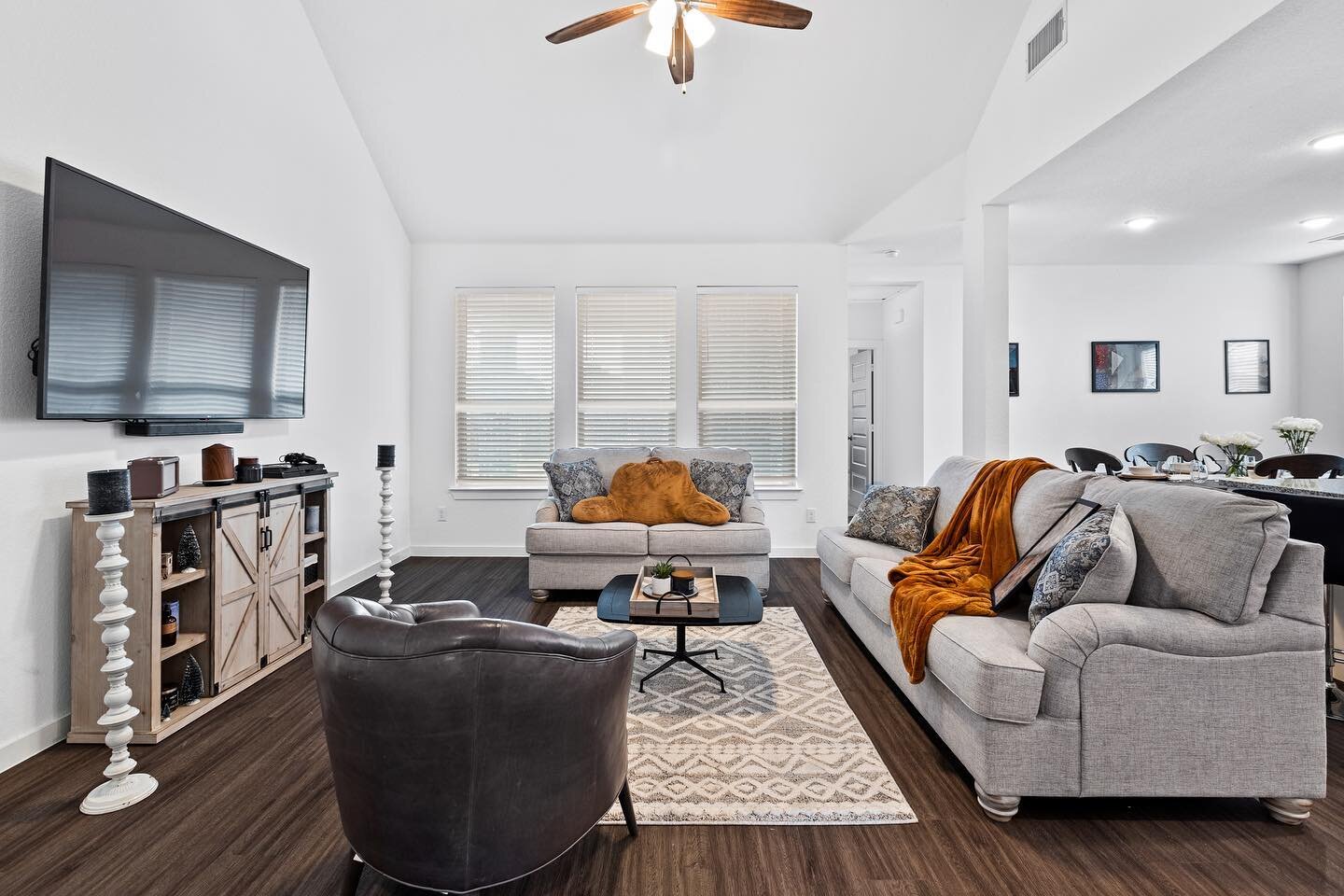 Another home captured for #airbnb and #peerspace this week in #heathtx 📸😀

I love being able to produce quality images for my clients. These will absolutely put 👀 on their listings! More eyes, more cash! 

Going into 2023 you should contact us for