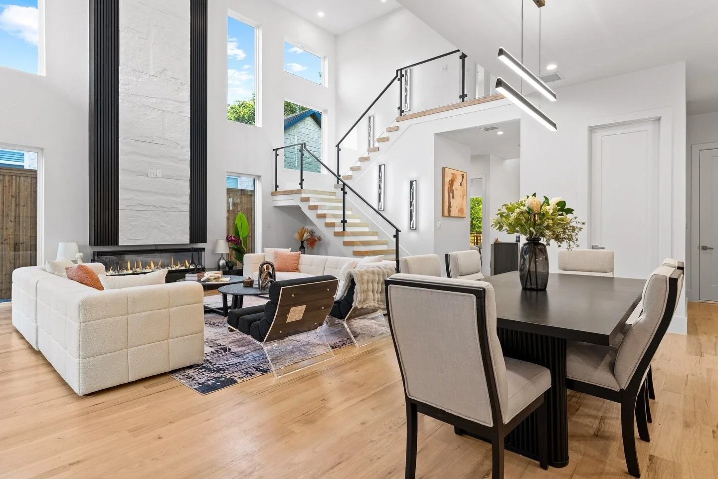 Luxury isn&rsquo;t just seen.. it&rsquo;s felt in every room. This new build in #dallastx blew my mind! Honored to capture it. 

#dallasrealestatemedia #dallasphotographer #dallasphotography #realestatemedia #dallasluxury #dfwphotographer #dfwphotogr