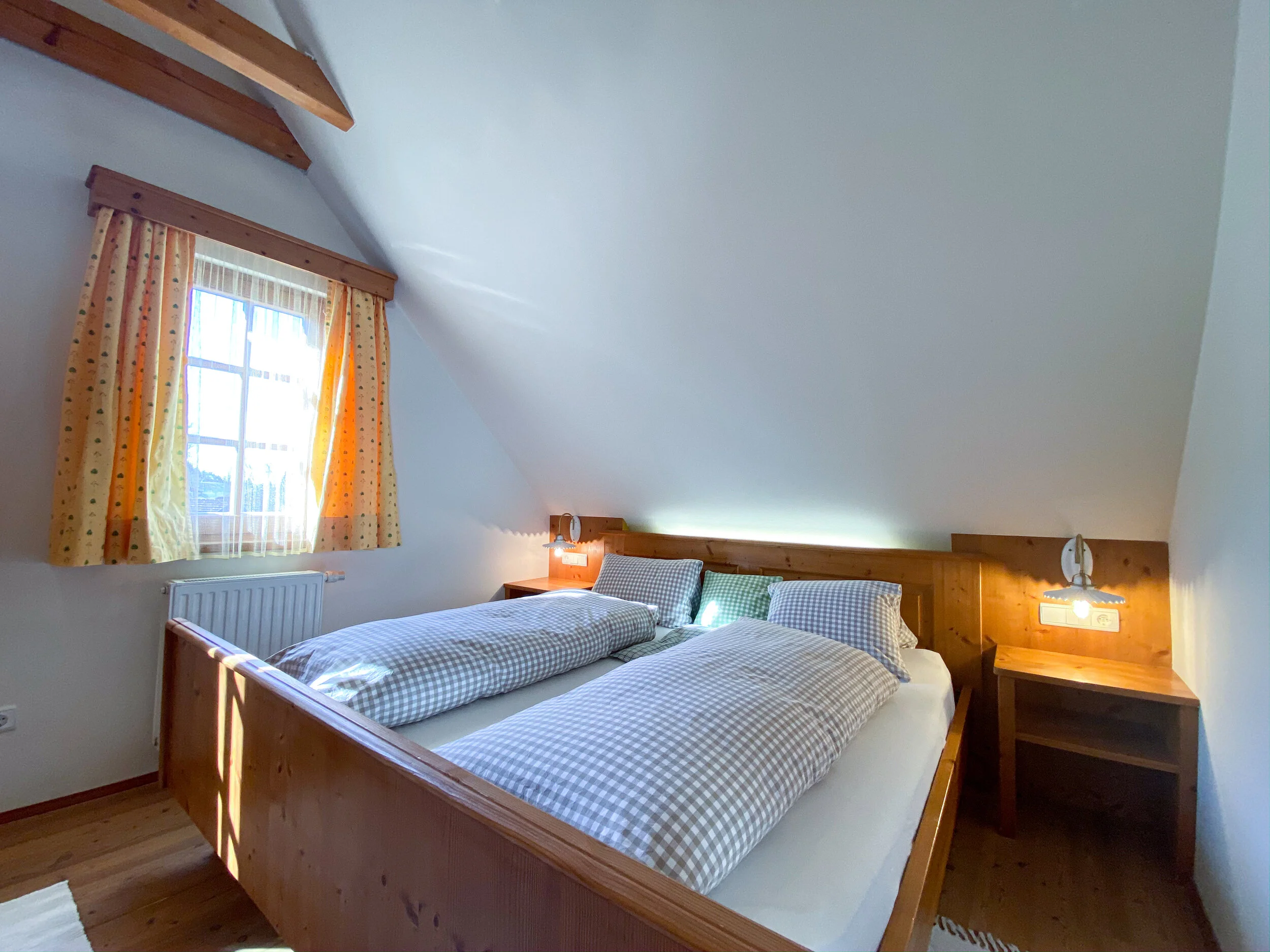 Schlafzimmer der Ferienwohnung Troadkastn