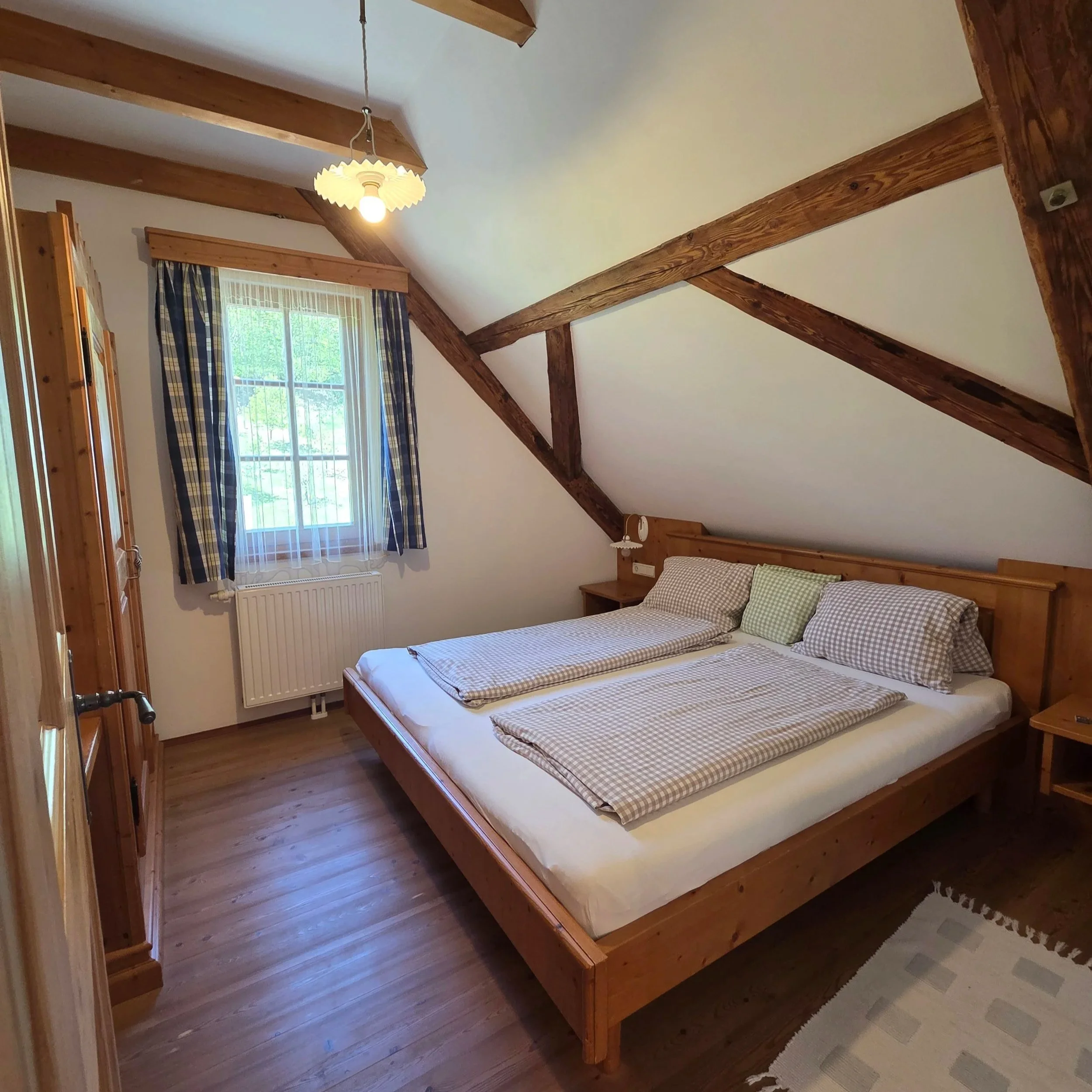 Schlafzimmer der Ferienwohnung Heuboden