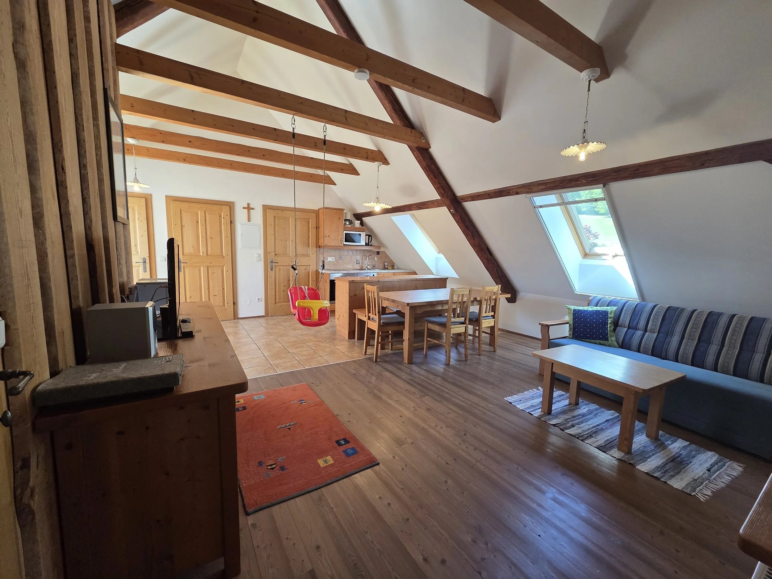 Wohnraum und Küche der Ferienwohnung Presshütte