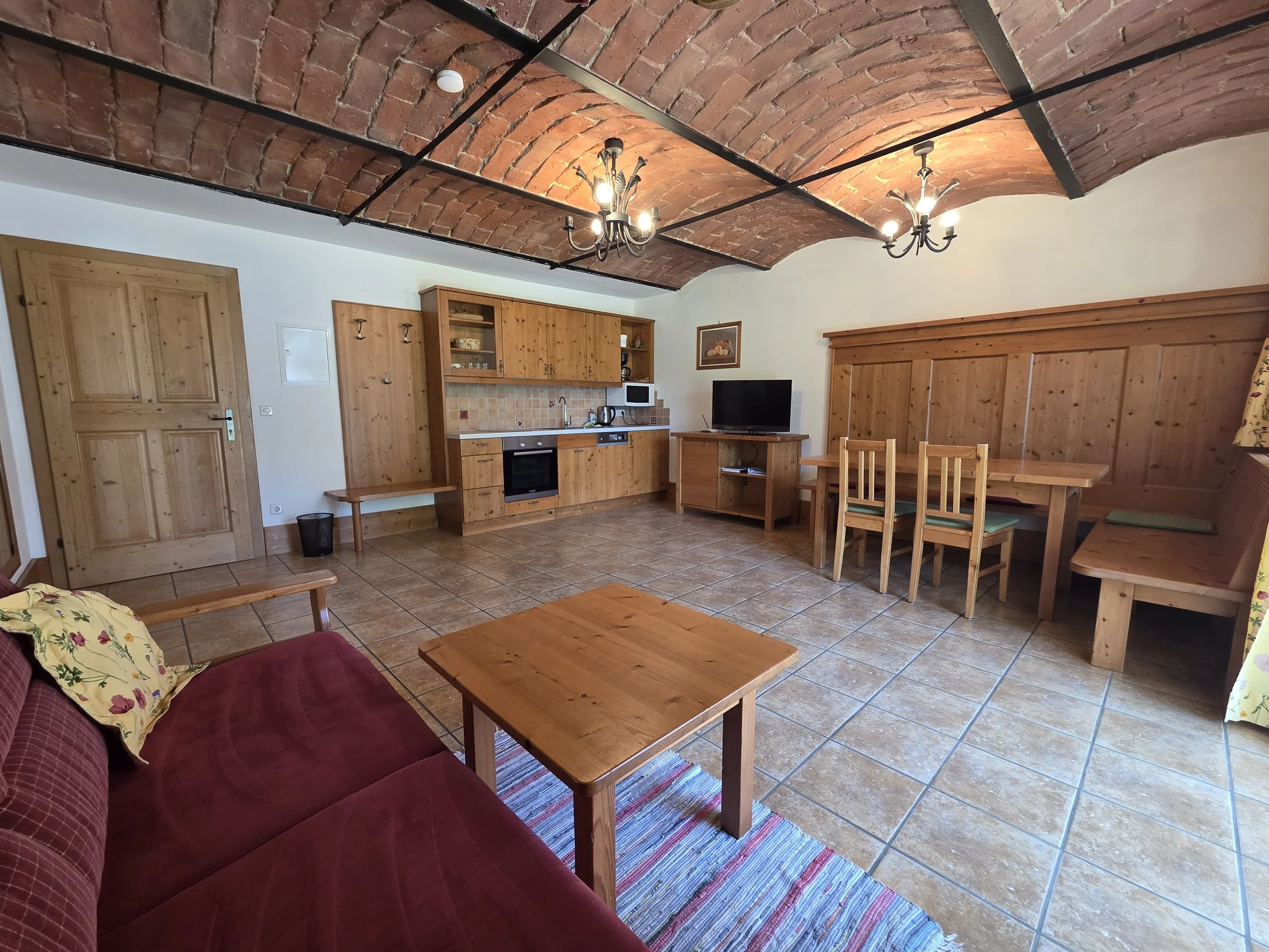 Wohnraum und Küche der Ferienwohnung s'Gwölb