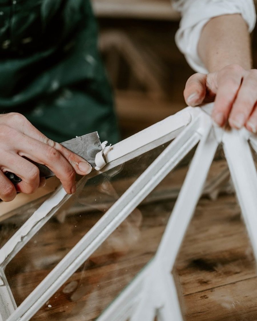 Every one of our cloches is lovingly glazed by hand; each pane of glass is cut to size and then secured in place with putty, again tooled off by hand. The result? A cloche that looks utterly timeless.