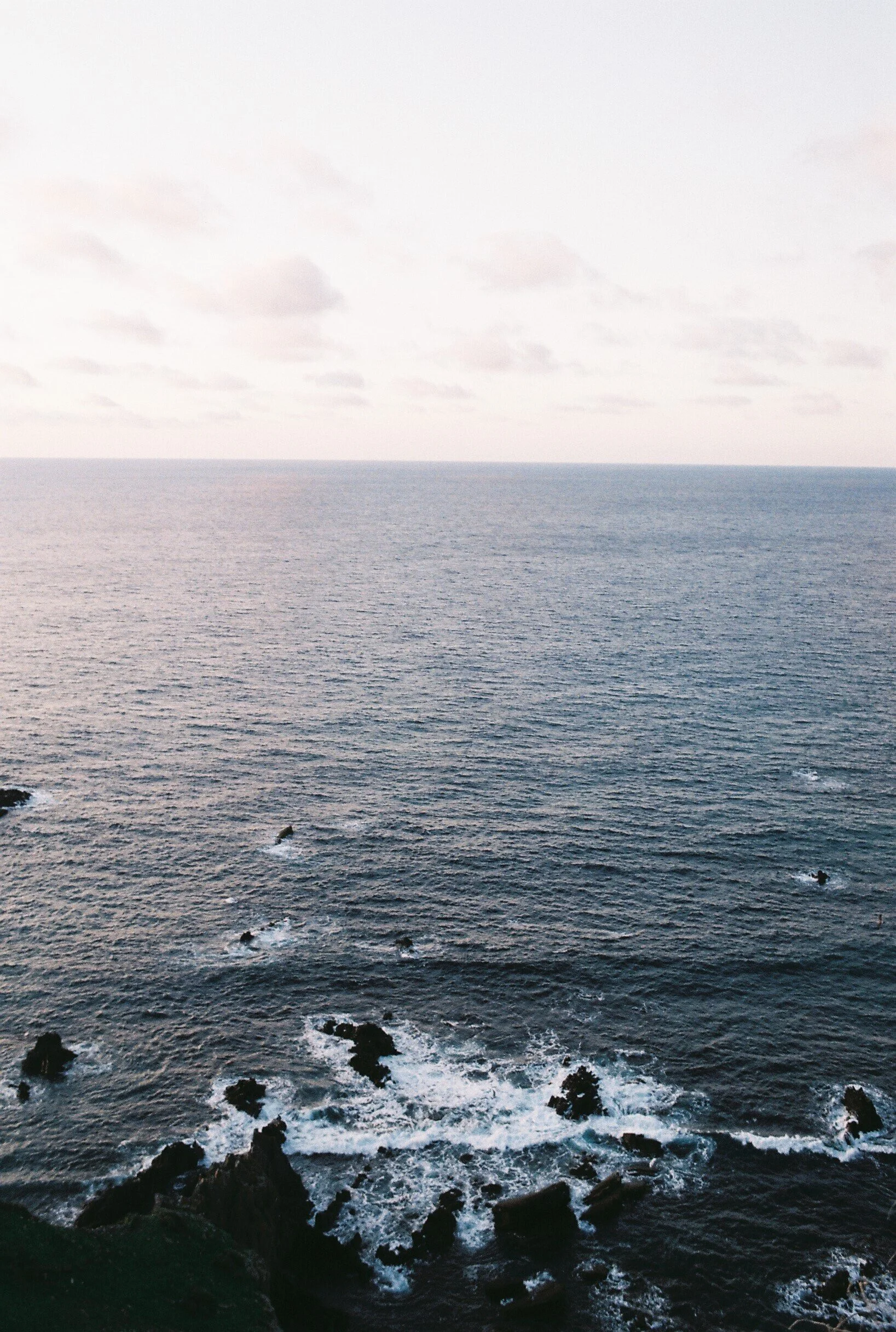 Nikon F2 Nikkor 35mm ƒ1:2.8 Fuji Colour 200 ISO – Praia da Arrifana Portugal 2020
