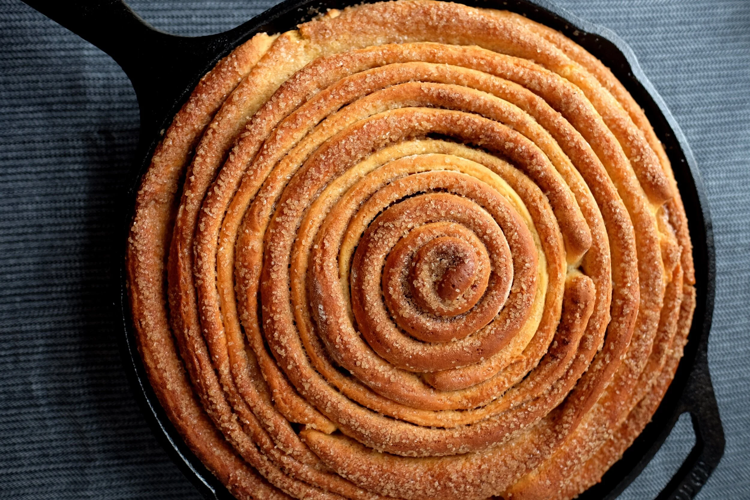GIANT SKILLET CINNAMON ROLL