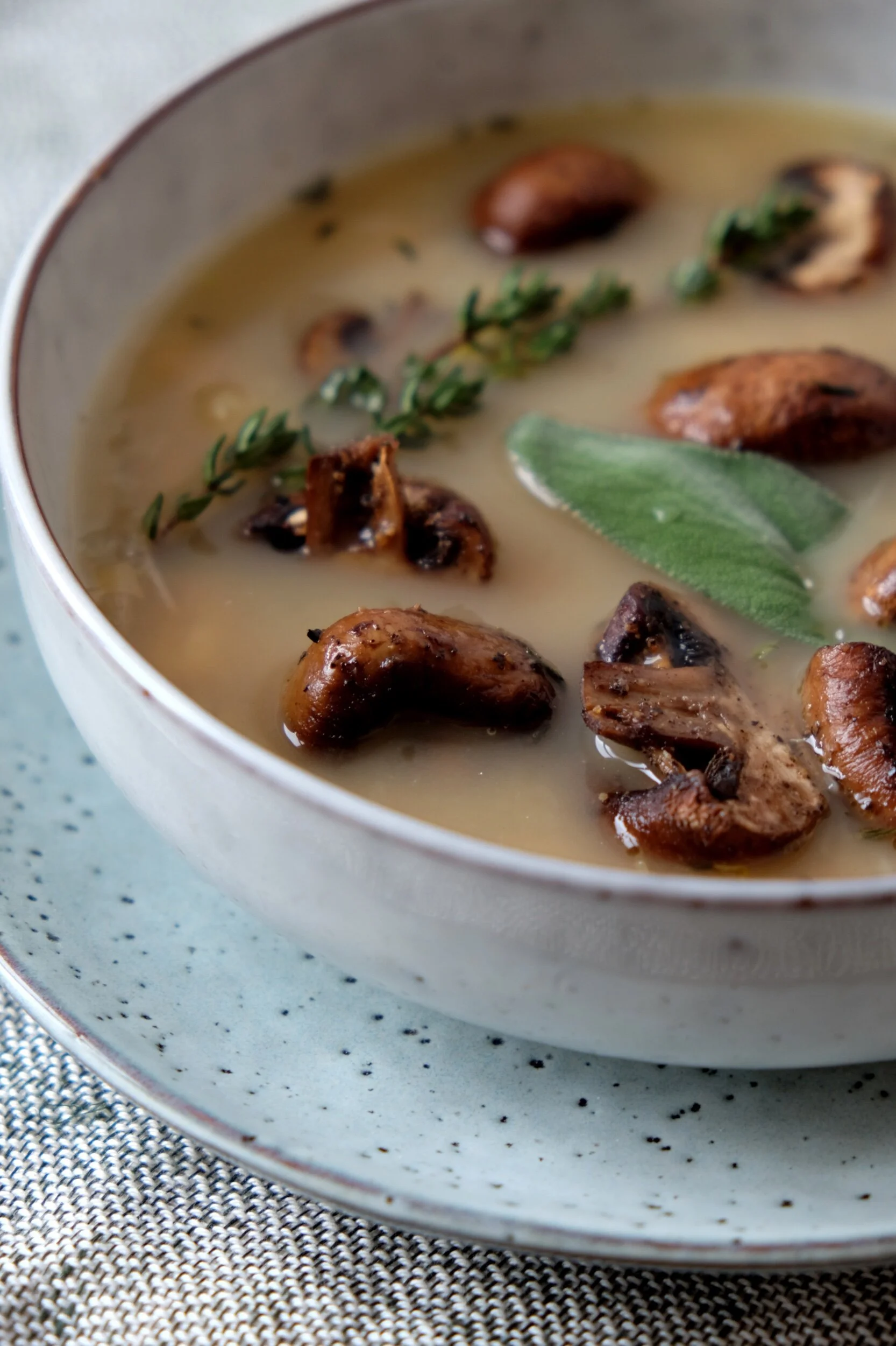 WHITE BEAN AND ROASTED MUSHROOM SOUP