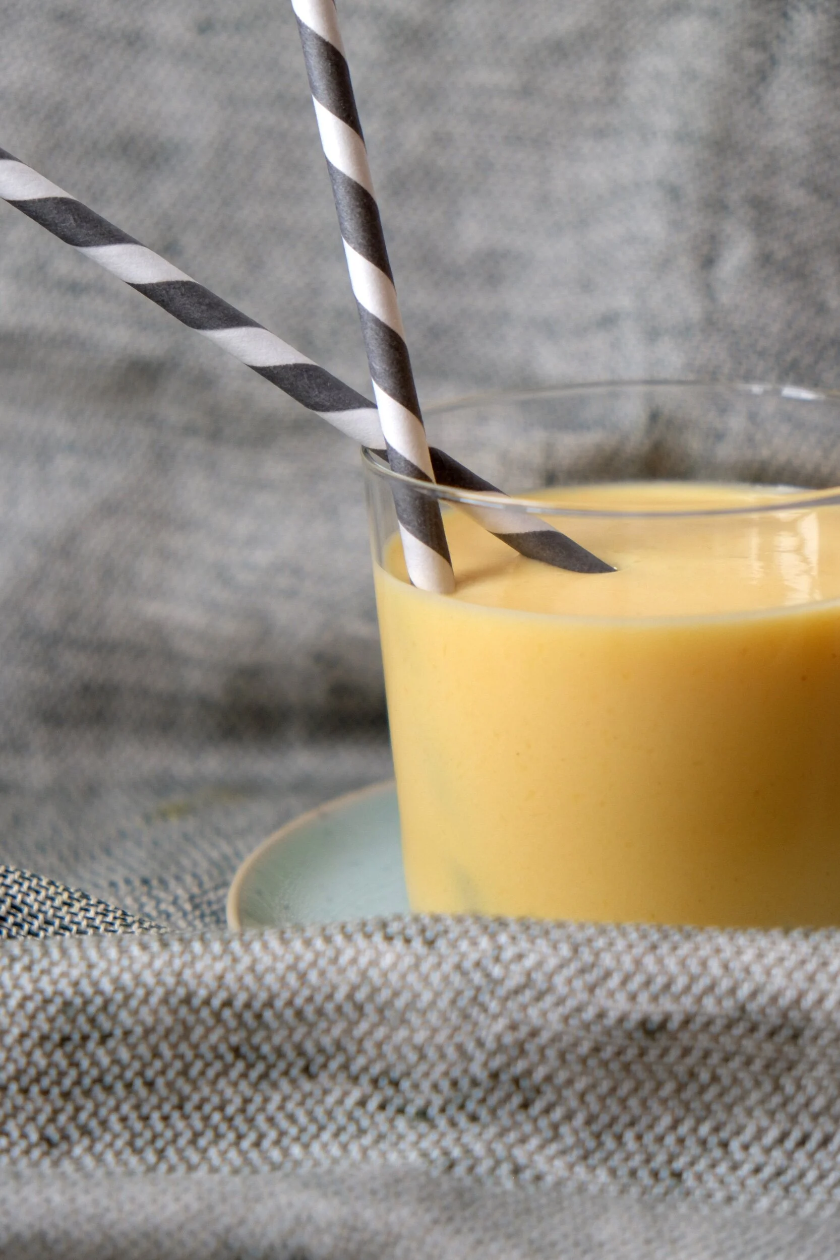 ORANGE MANGO TURMERIC SMOOTHIE