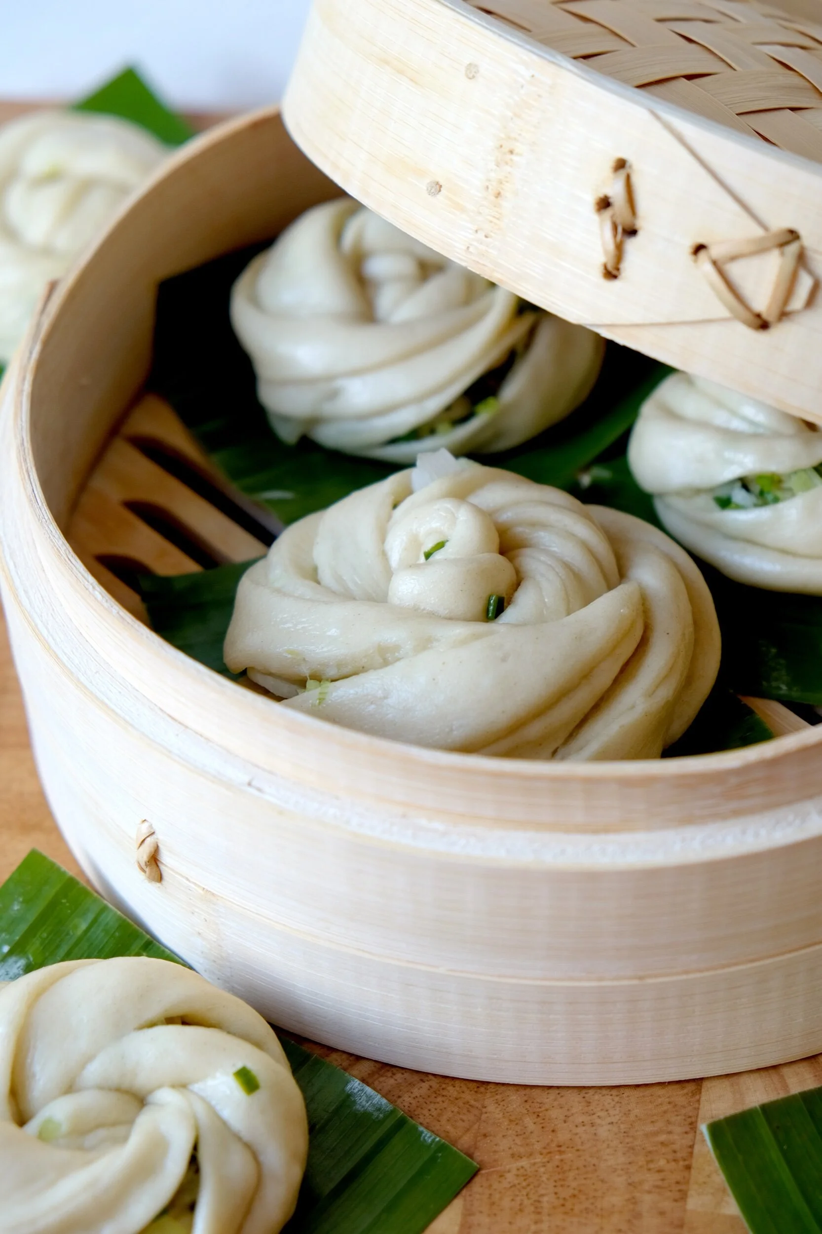 STEAMED SCALLION FLOWER BUNS