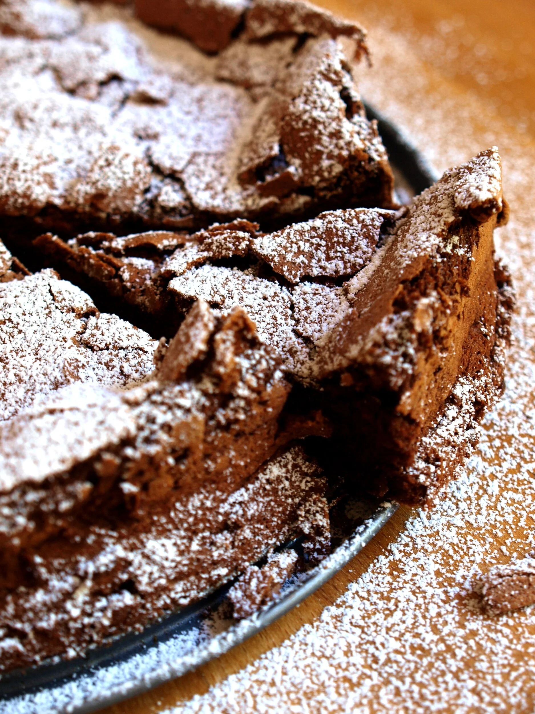 CRACKED CHOCOLATE CAKE