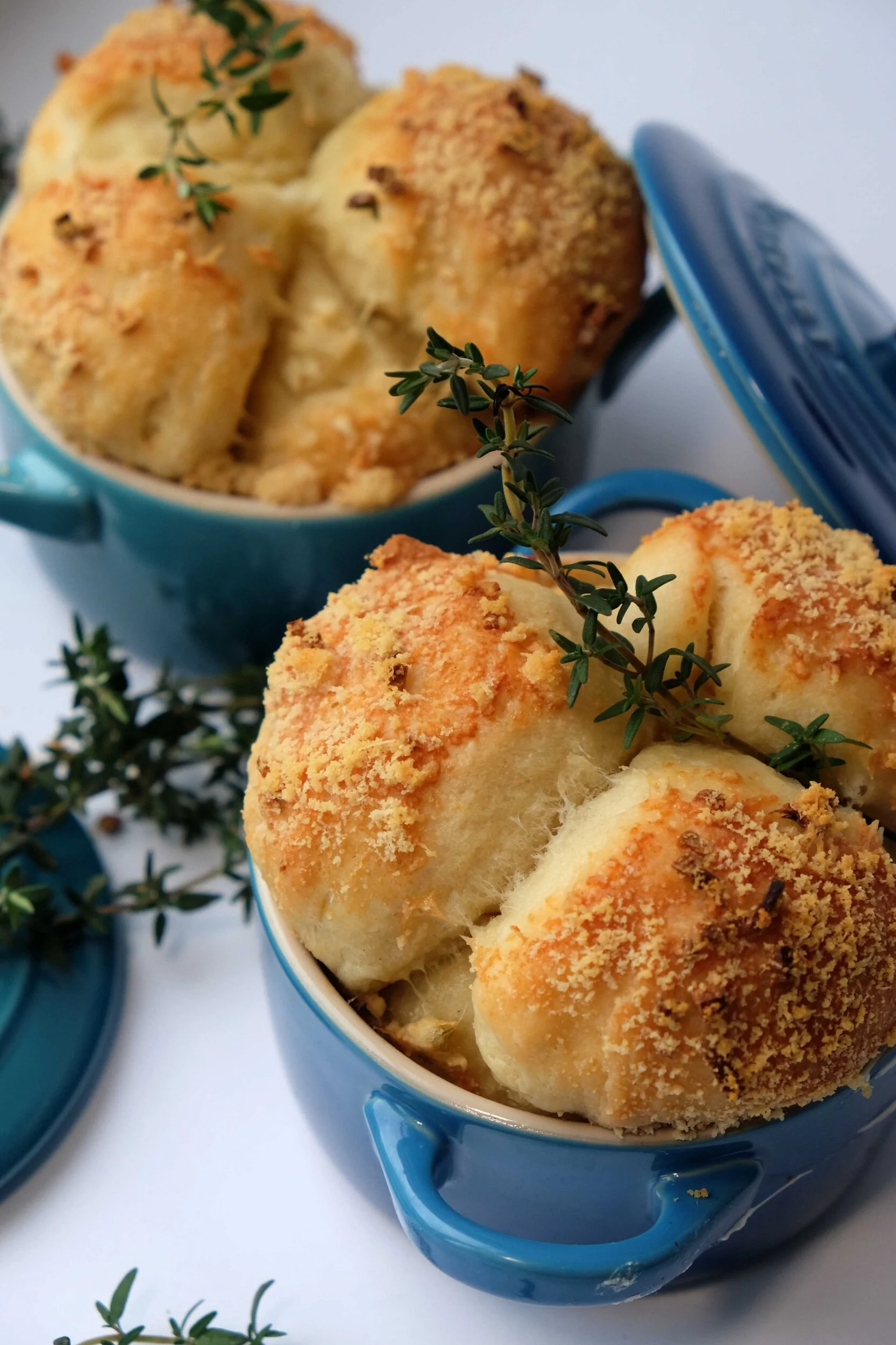 CHEESY GARLIC PULL-APART BREAD