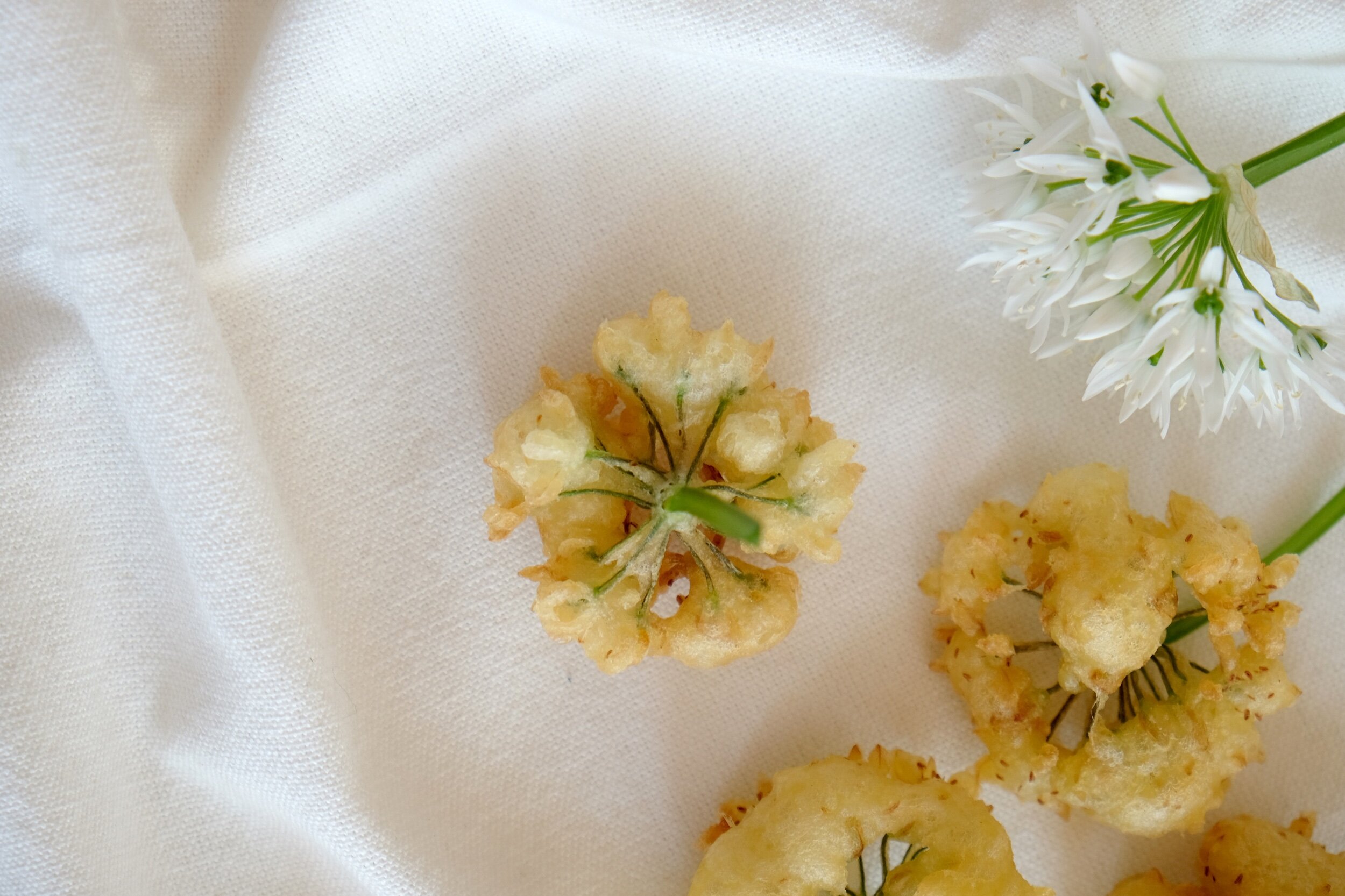DEEP FRIED WILD GARLIC FLOWERS — COOKING LIKE A FOX