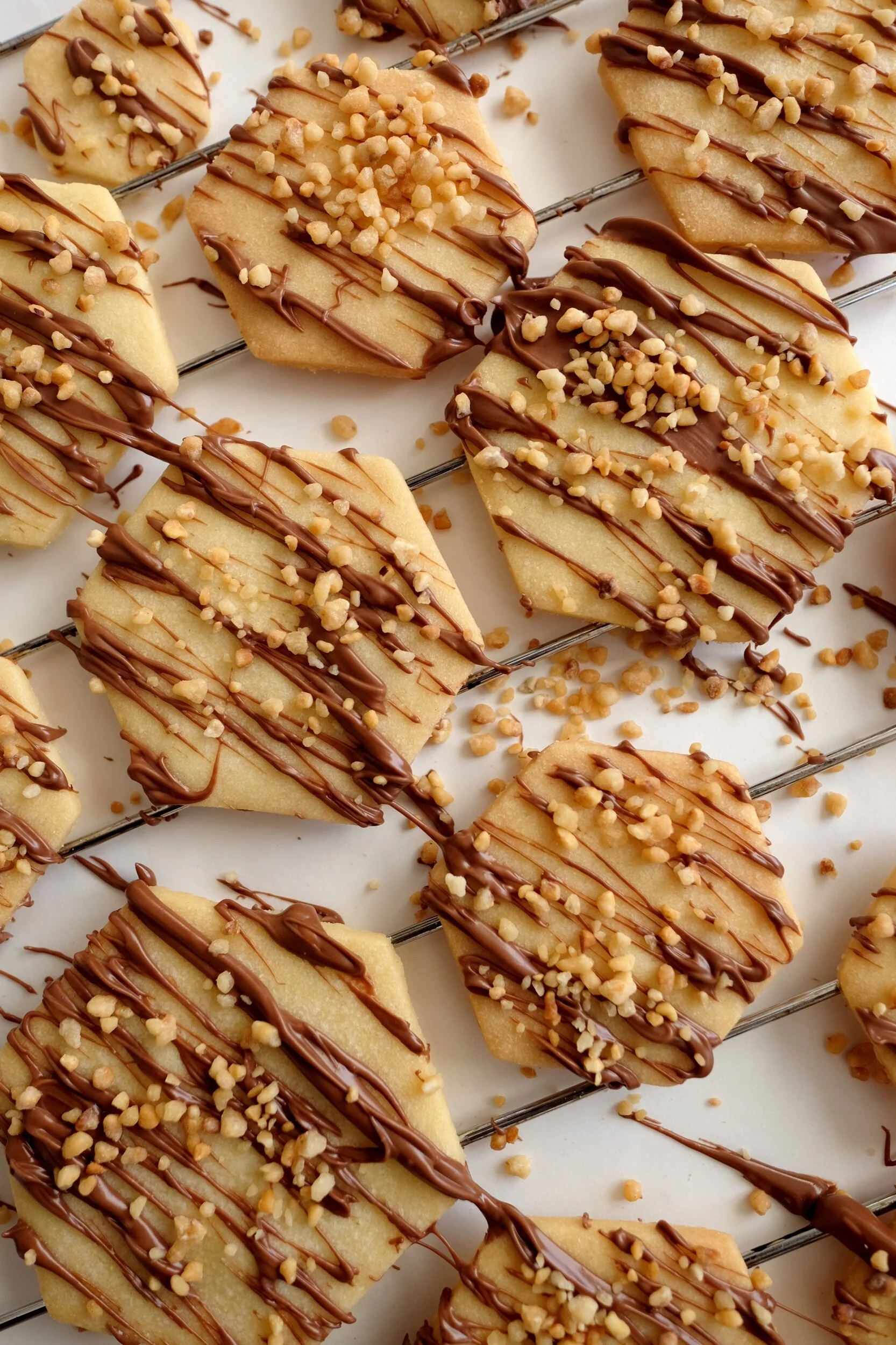 NOUGAT COOKIES WITH HAZELNUT BRITTLE