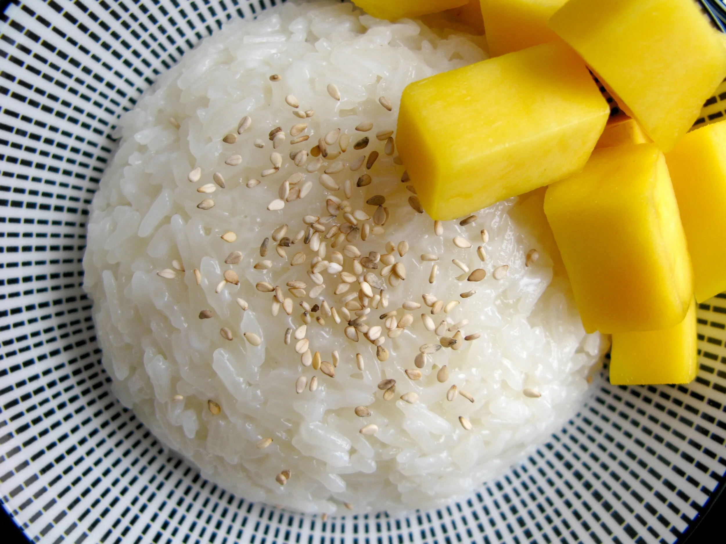 COCONUT STICKY RICE WITH MANGO