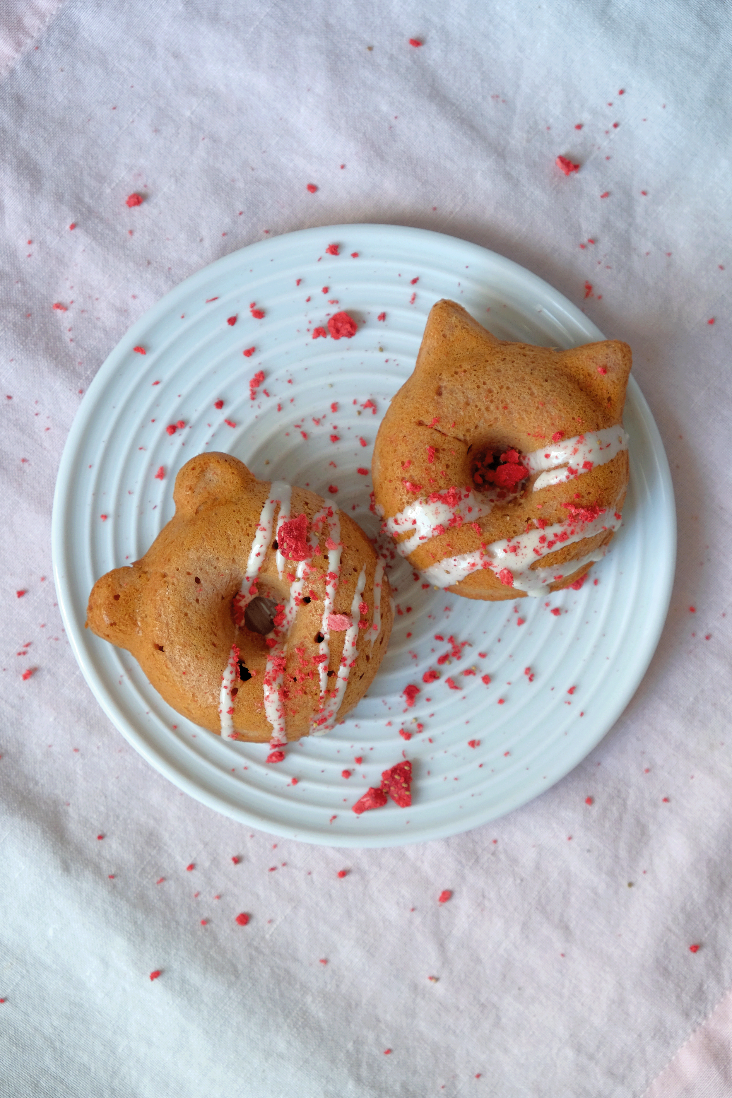 STRAWBERRY DOUGHNUTS