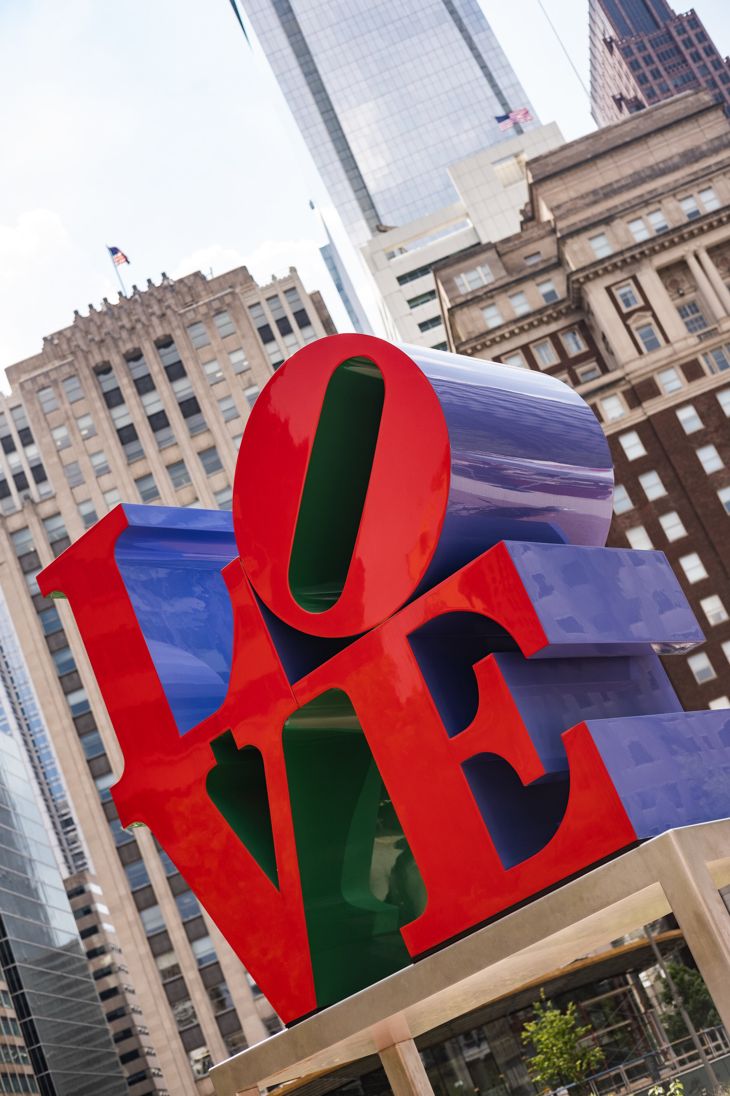 2019_LOVE PARK STATUE_ACTIVITES_THE PHILLY CHECKLIST-5.jpg