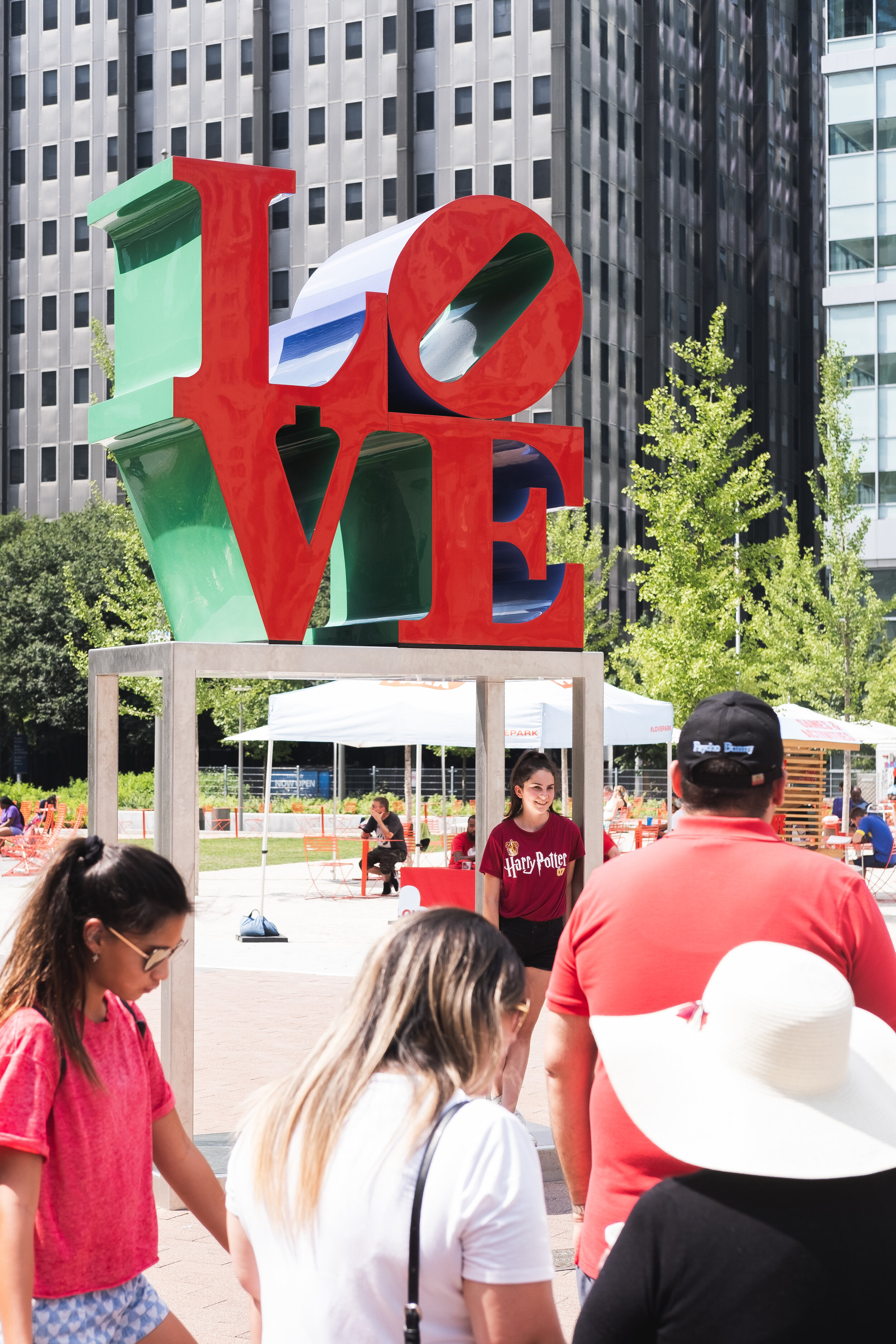 2019_LOVE PARK STATUE_ACTIVITES_THE PHILLY CHECKLIST-2.jpg