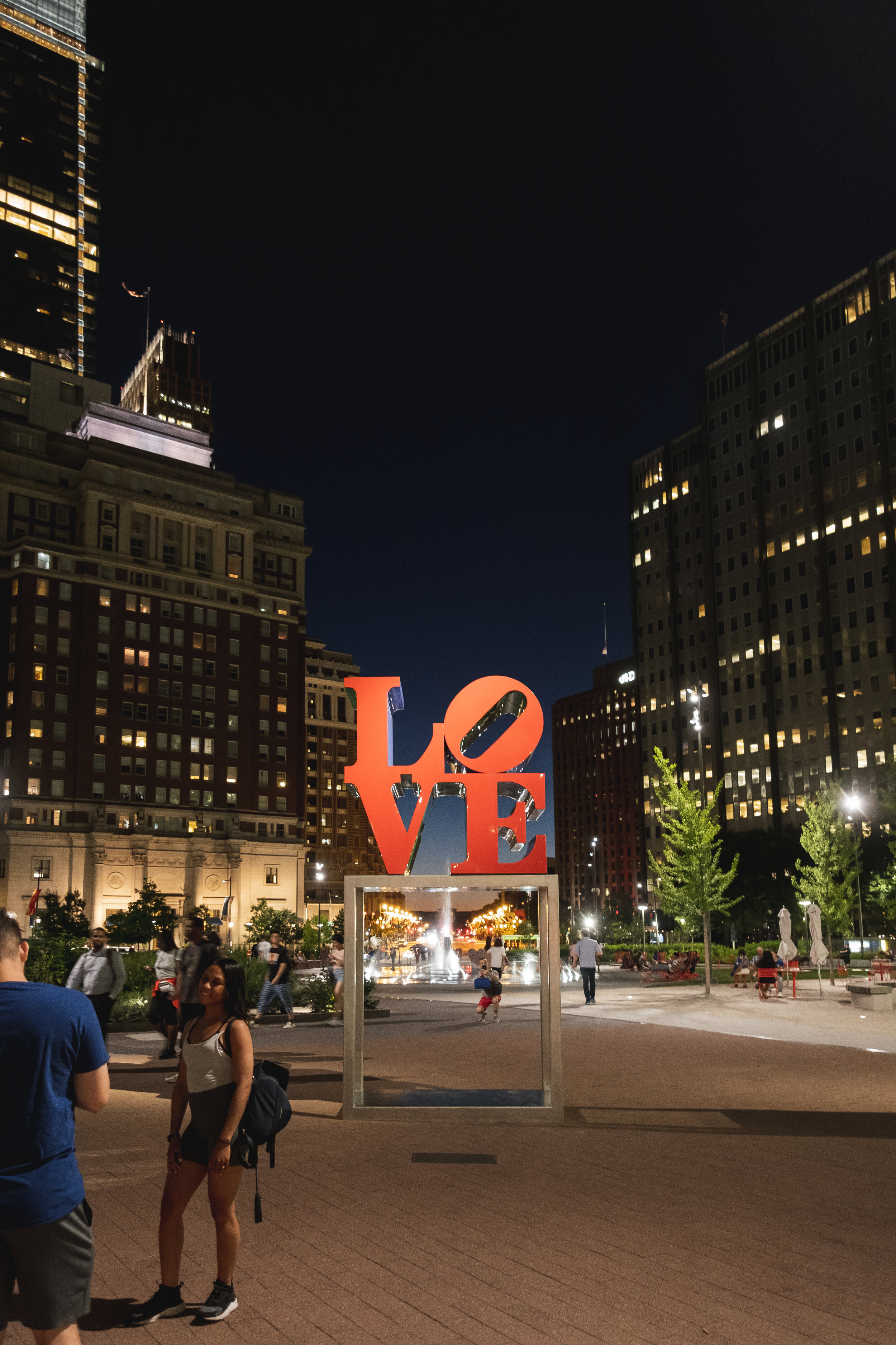 2019_LOVE PARK STATUE_ACTIVITES_THE PHILLY CHECKLIST-6.jpg