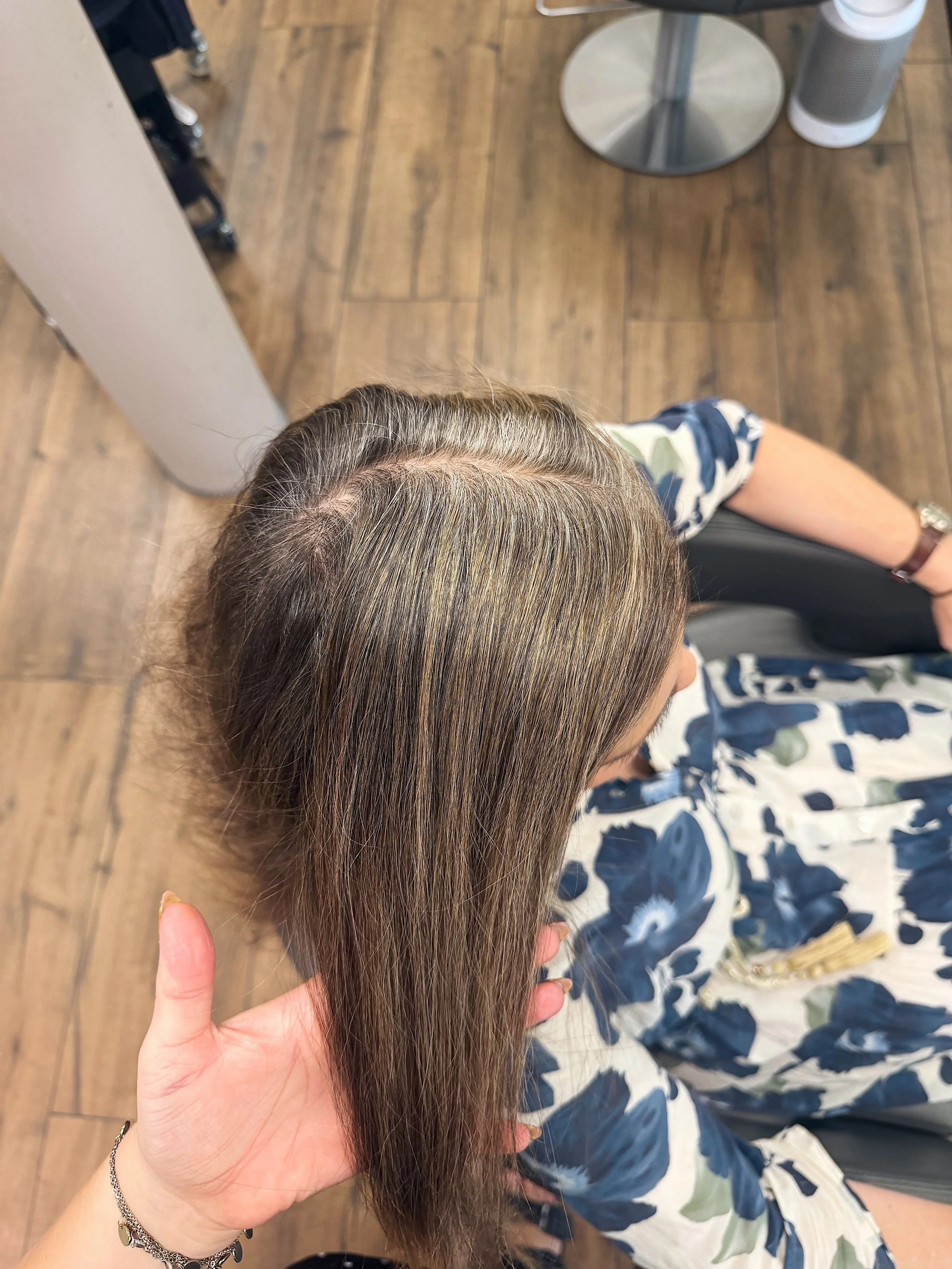 Martin Dürrenmatt True Tone Blend ► Grey Blending • Graues Haar kaschieren • Natürliche Schönheit • Elumen Haarfarbe • Vorher-Bild ansehen.