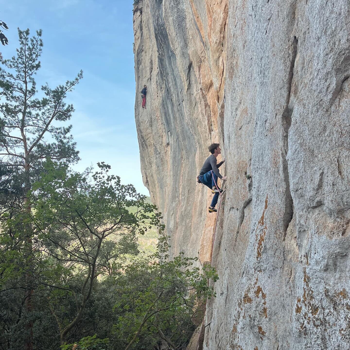 Had a couple of great mornings at L&rsquo;Obaga del Falc&oacute; this week with Dimi &amp; @actuallyyun &amp; the Cornudella crew! Yesterday I did two really nice routes I didn&rsquo;t know about before:
✅ Variant Gioconda (8a)
✅ Zeitgeist (8a)

The 