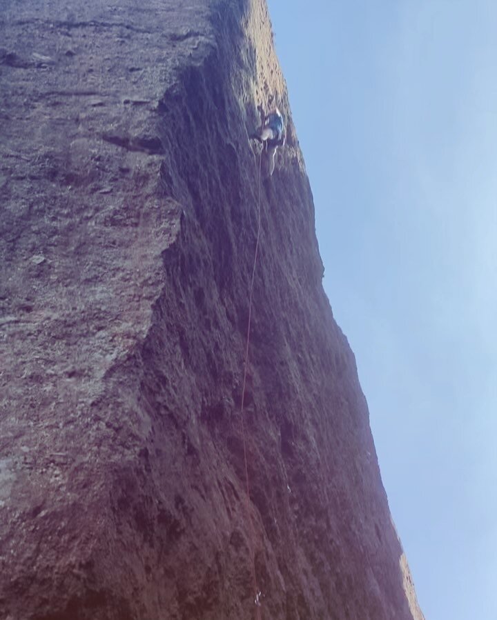 ☀️ &ldquo;West of the Sun&rdquo; ☀️ The hardest climb in Pinnacles National Park &mdash; an aesthetic, obscure, chossy, surprisingly awesome line. It climbs 37m up the entire &ldquo;Monolith&rdquo; - a giant &ldquo;boulder&rdquo; on top of a popular 