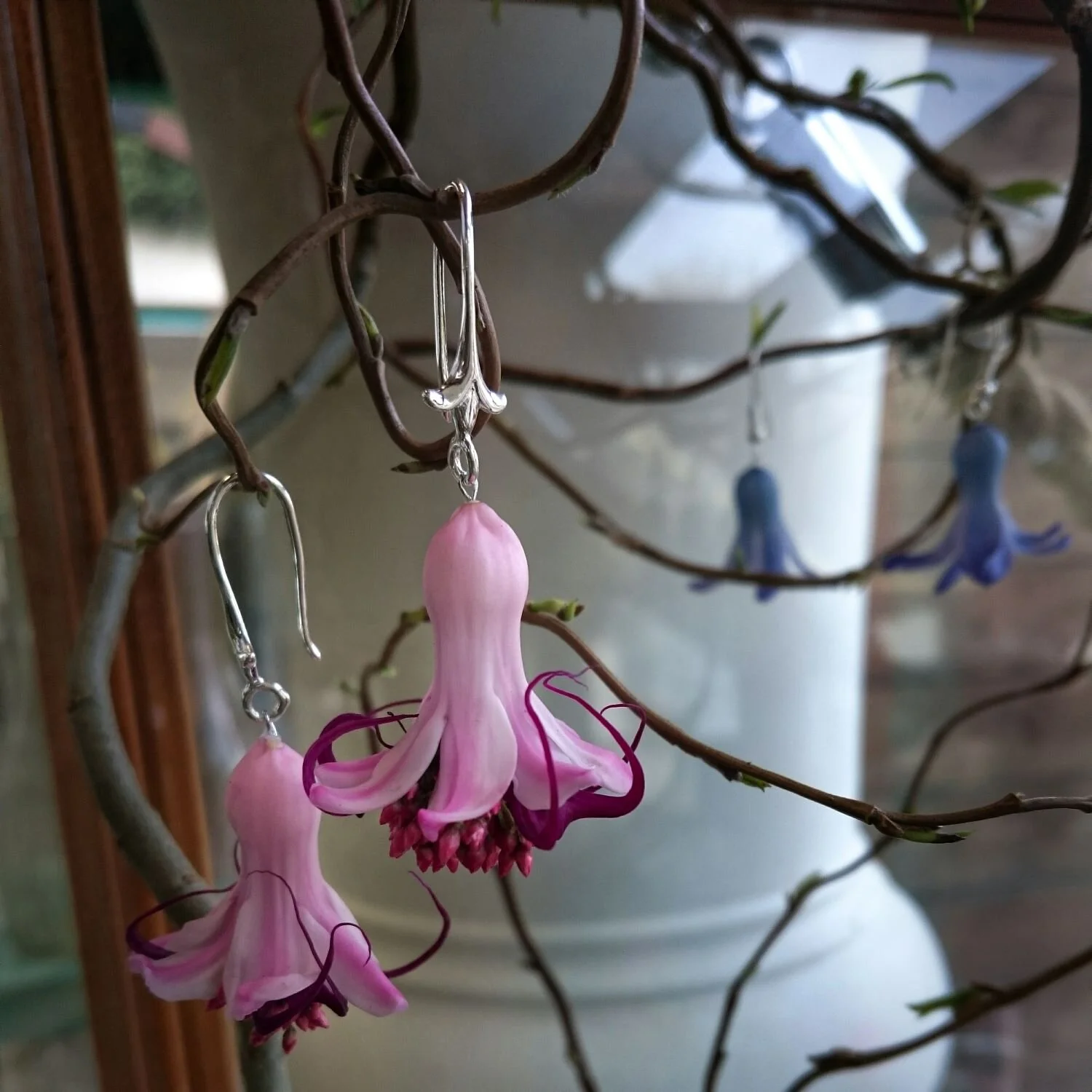 Orecchini di fiori. Fatti con giacinti  rosa. Perfetto per una sposa al matrimonio. Accessori floreali insoliti