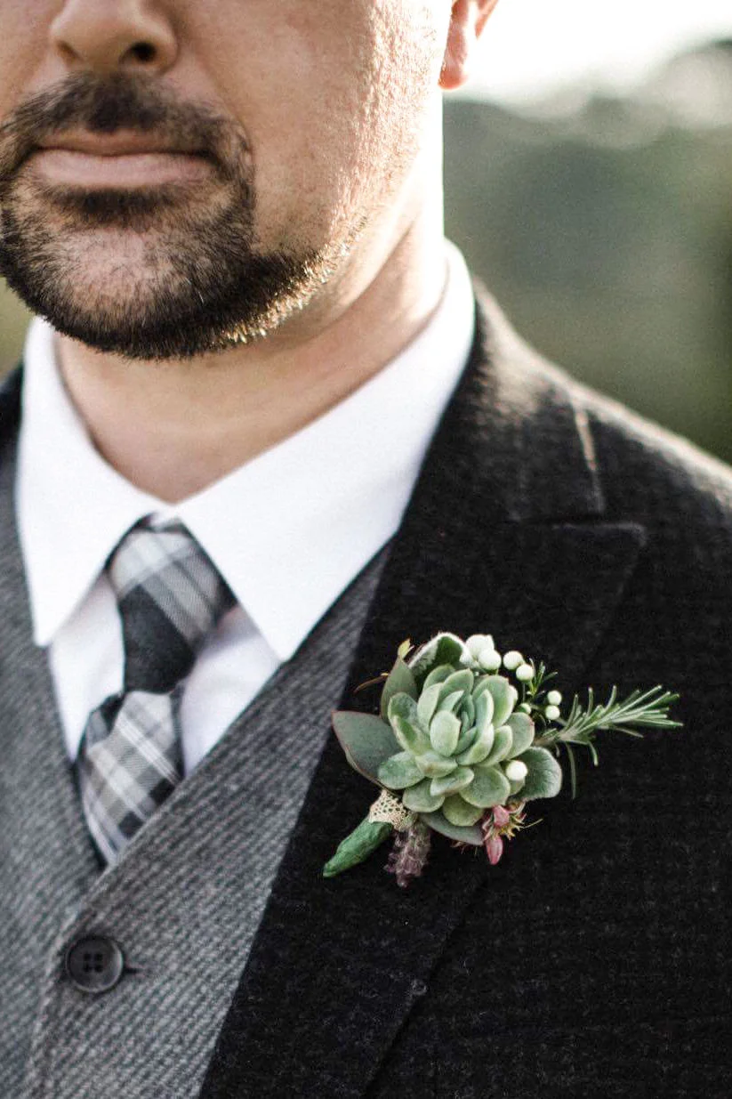 Fiore all'occhiello sposo. Roma.