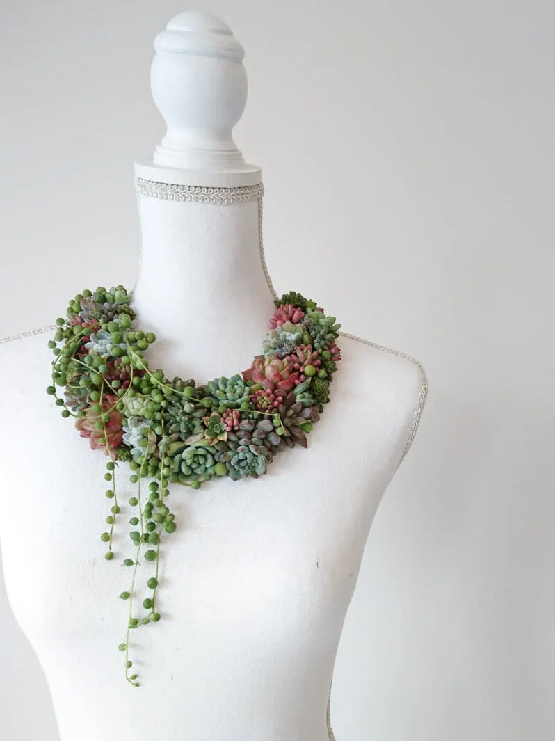 Collana di piante grasse. Perfetto per una sposa al matrimonio. Accessori floreali insoliti