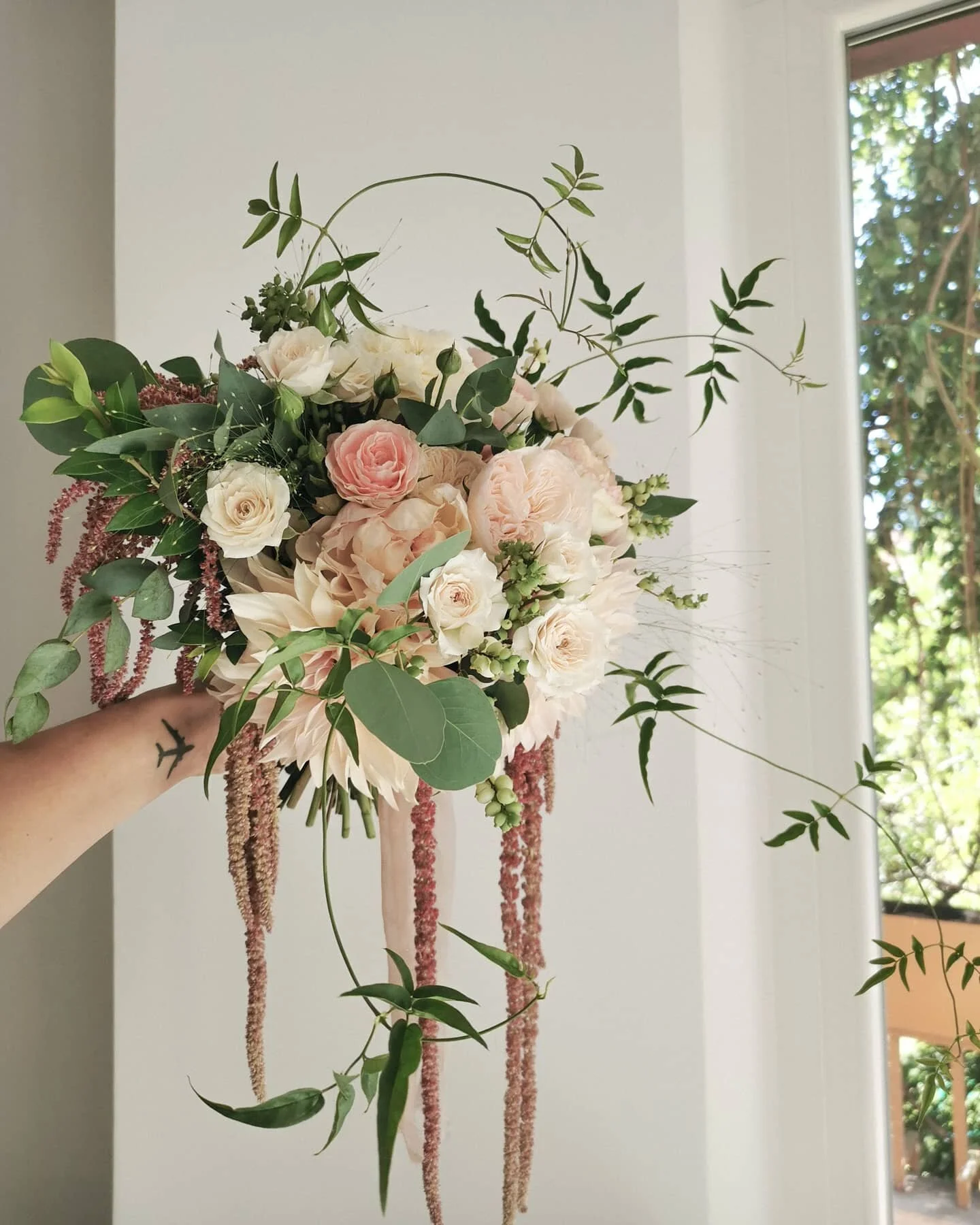 Cristina's bouquet 😊
6 August 2020.

Caf&eacute; au lait dahlias, scented english roses, the first of the white snowberries (symphoricarpos), eucalyptus, tuberose, jasmine vine grown by us, faded pink amaranthus hanging out with a blush pink silk ri