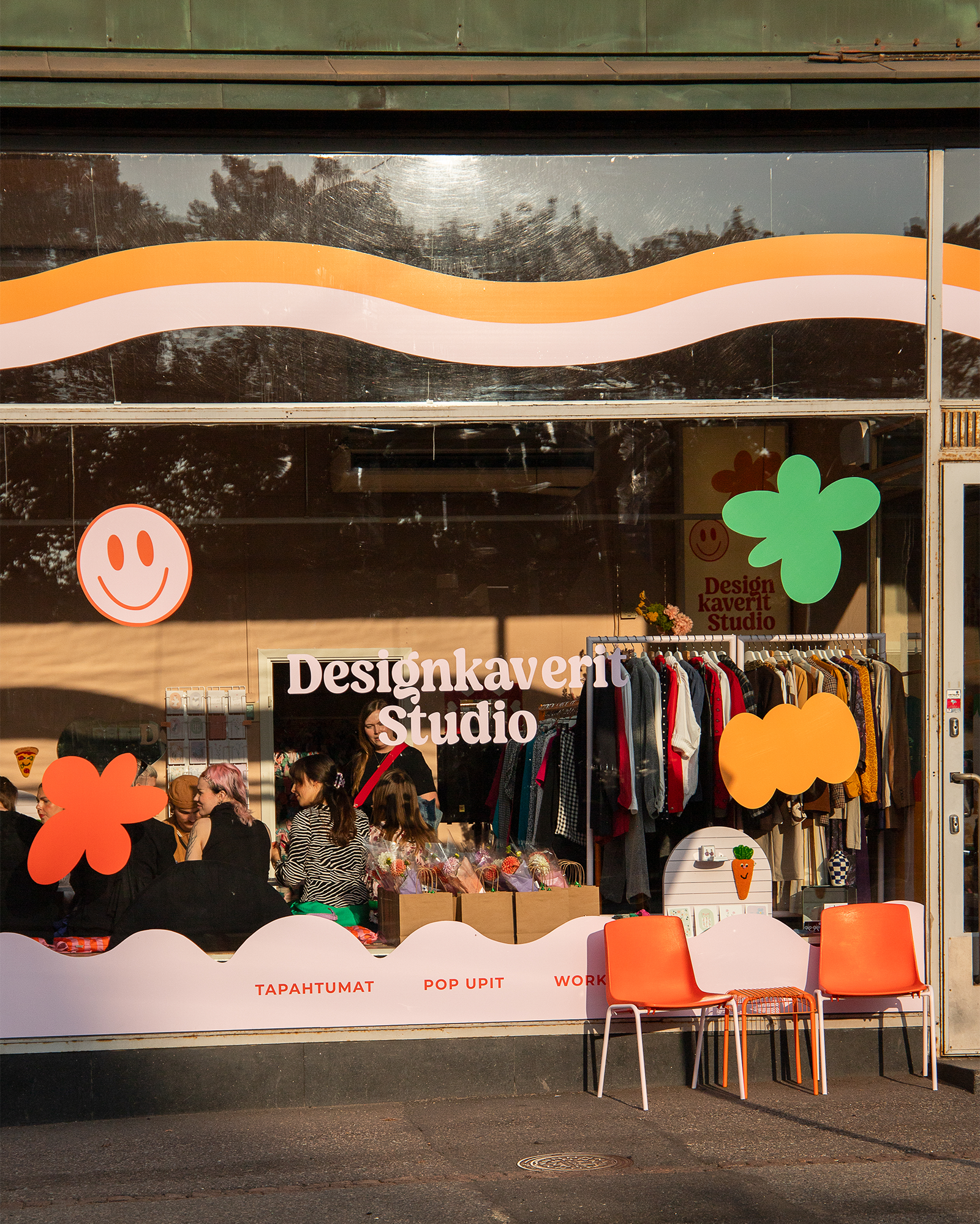 Designkaverit Studio - näyttävä näyteikkunan teippaus