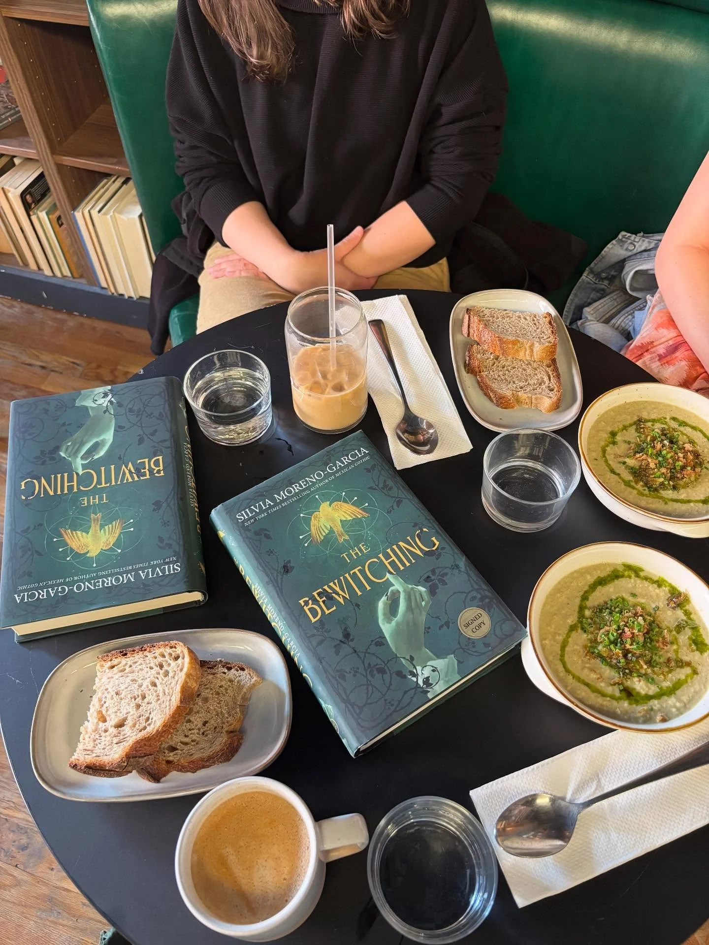 Yesterday was &ldquo;The Bewitching&rdquo; book club day &amp; @therippedbodice hang with @readingpsychologist - both yst&rsquo;s and last time&rsquo;s combined bookhaul&rsquo;s pictured 😍Much good food, beverages &amp; most of all stories were cons