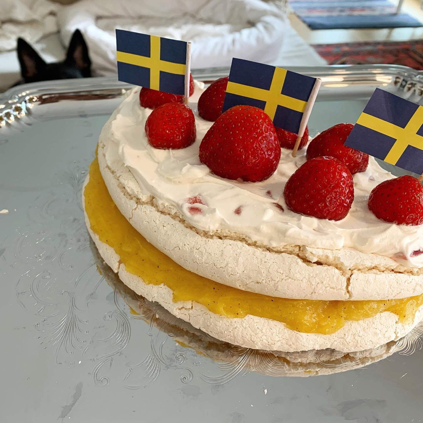 Happy Midsummer to all you lovely people!🌷🌸🌺💐

Do you see those ears?😂 Someone was very unhappy he didn&rsquo;t get to eat any cake!😢

I wish you a lovely Midsommar weekend!🍓

🇸🇪Glad Midsommar till alla ni fantastiska m&auml;nniskor!🌷🌸🌺💐