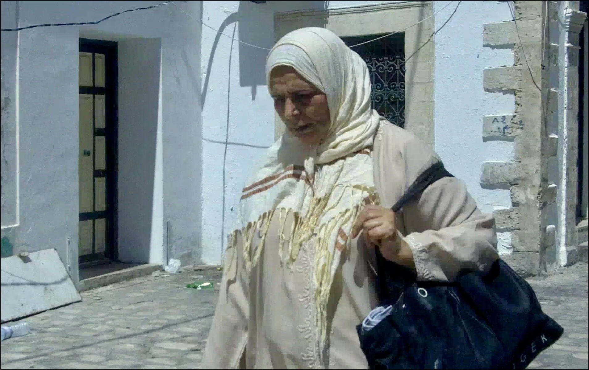 Tunisian woman in Street 2.jpeg