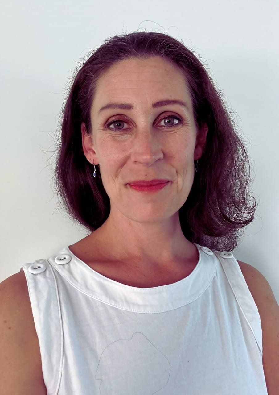 Headshot of Vaila Finch, founder of Curios and intercultural communication coach