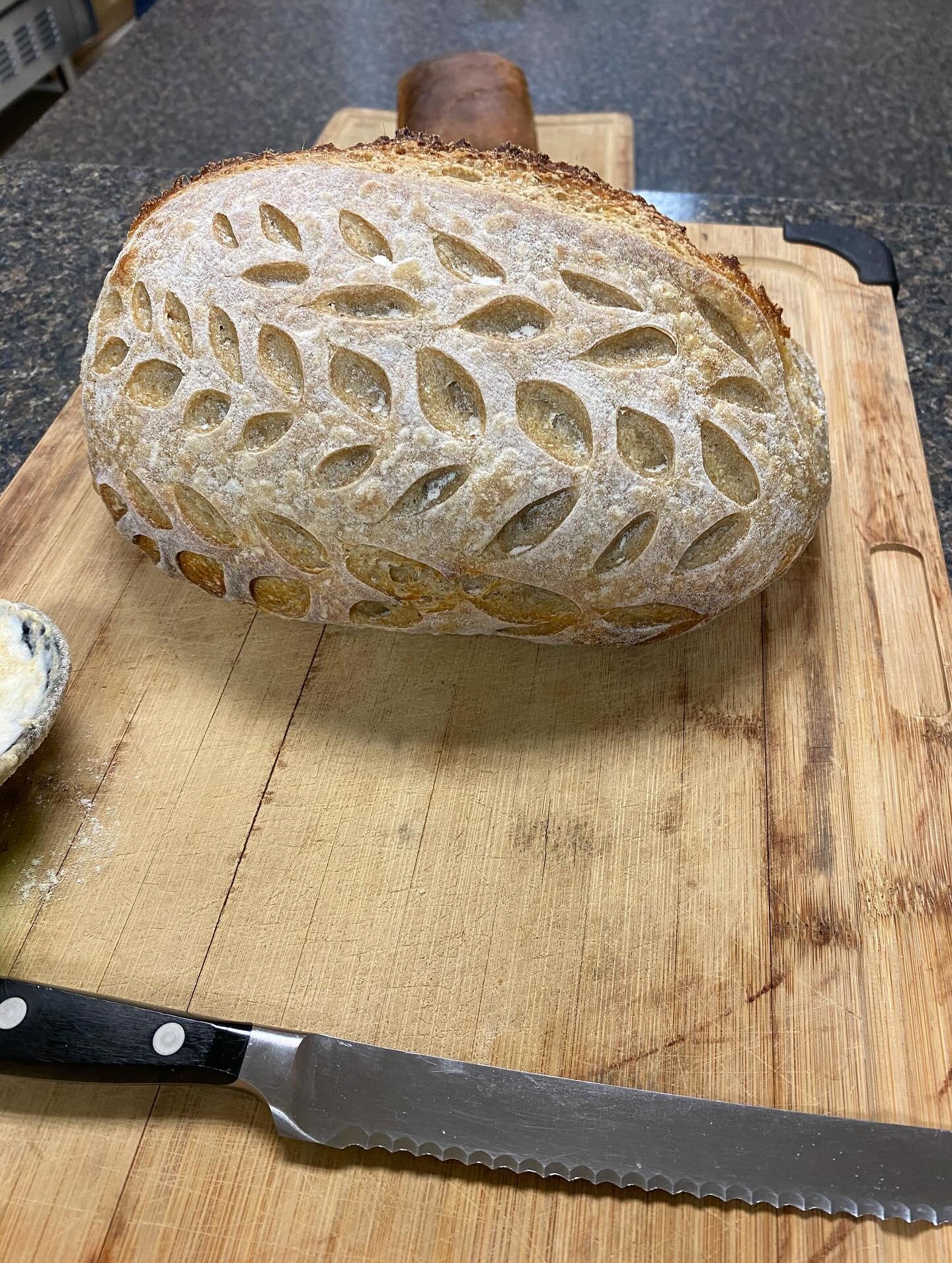 Mmmm, sourdough bread! 

We were treated this weekend to a super informative sourdough bread workshop, plus some delicious breads to try by WEC board member and long time fermenter Becky Shea. 

This was the third workshop in our fermentation series 