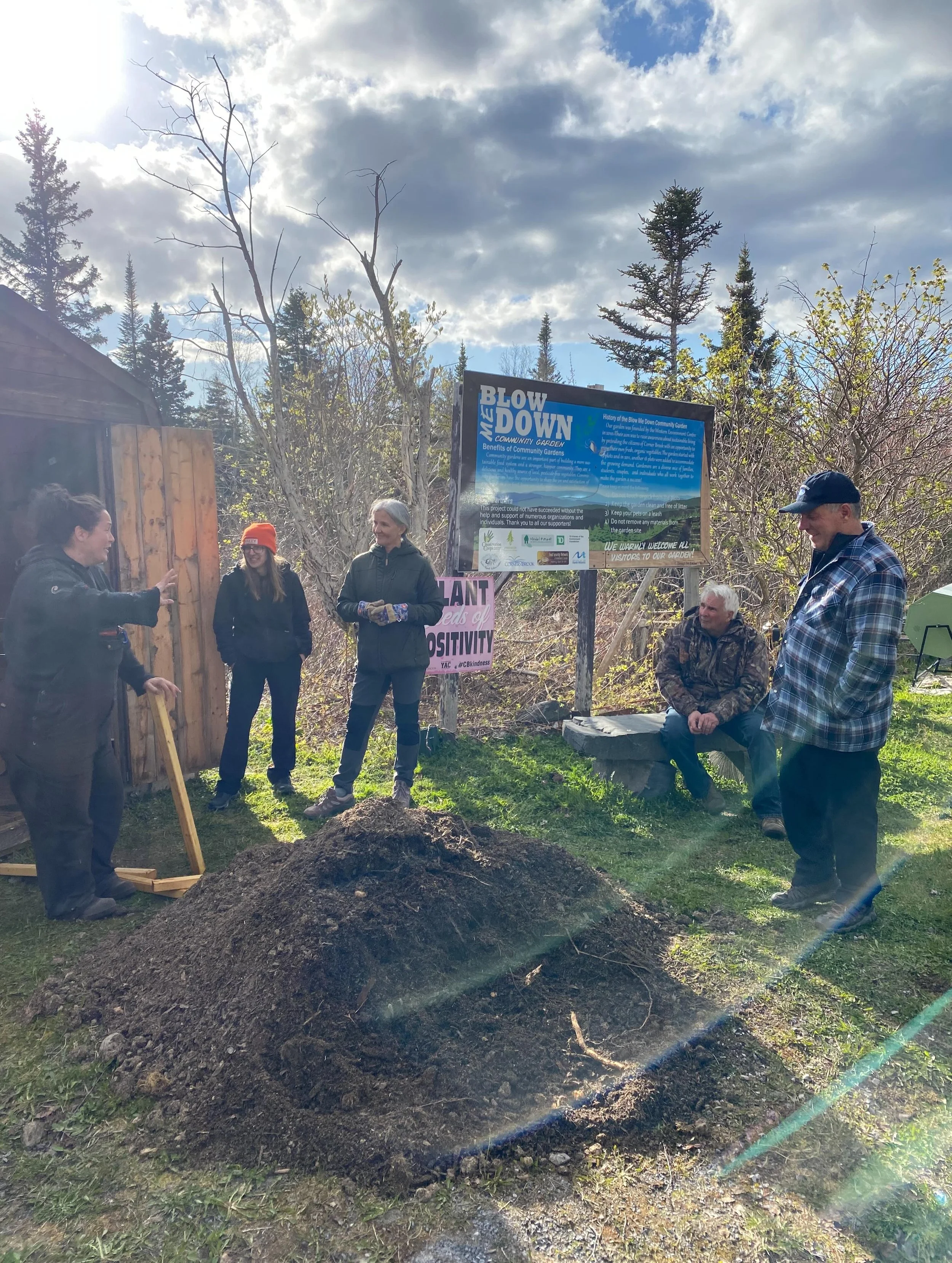 Hanging out at the Blow Me Down community garden this evening! Chilly but beautiful up here tonight. 

Lee gave an on-the-spot mini regenerative gardening workshop all about mulching, no till and companion planting. I think everyone learned a lot!

T