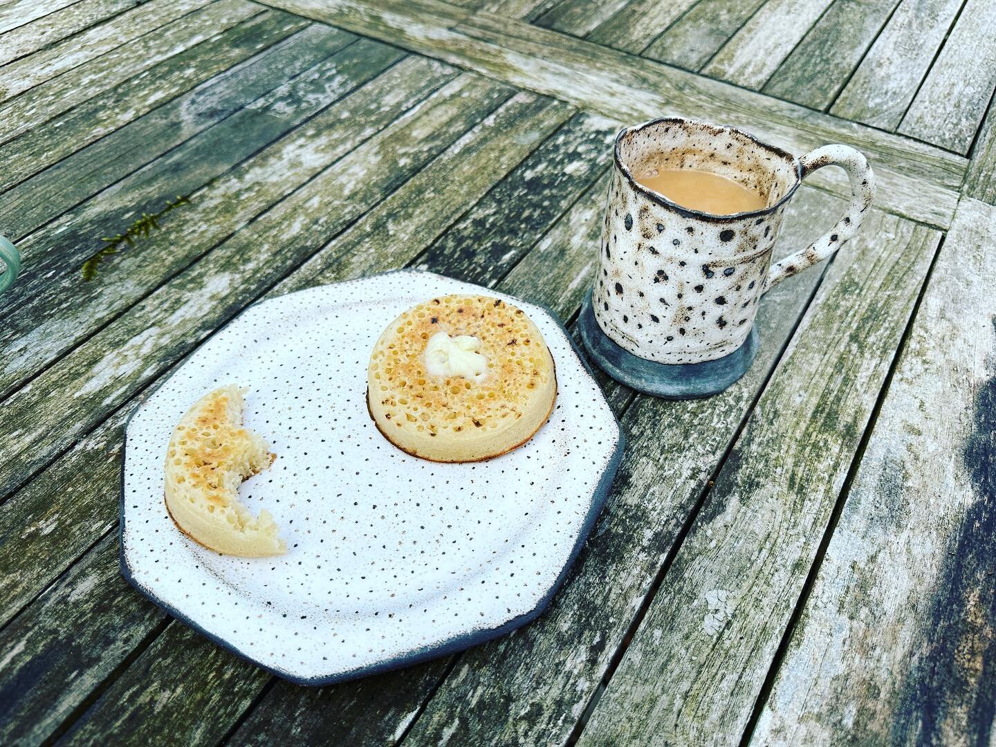 Inspired by crumpets and enjoyed with crumpets 😋
Want to make your own?
Sign up to our hand-building and throwing courses on Fridays or Saturday mornings in Barnes.

#handmade #slabbuiltceramics #rustic #interiorstyle #ceramicsclasseslondon #barnes 