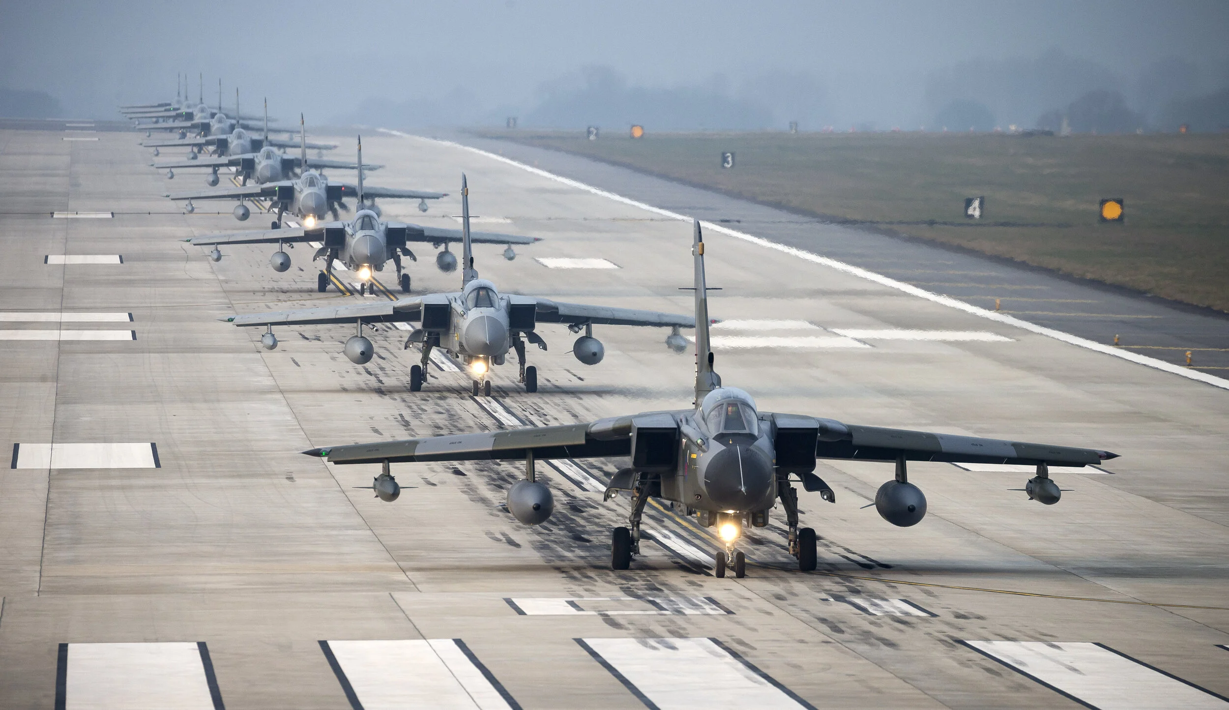A simple turn to the right brought each jet onto the centreline but spacing was still so important. The elephant walk was in many ways one of the most visually stunning presentations made by the Tornado Force on its final day but could so easily hav…