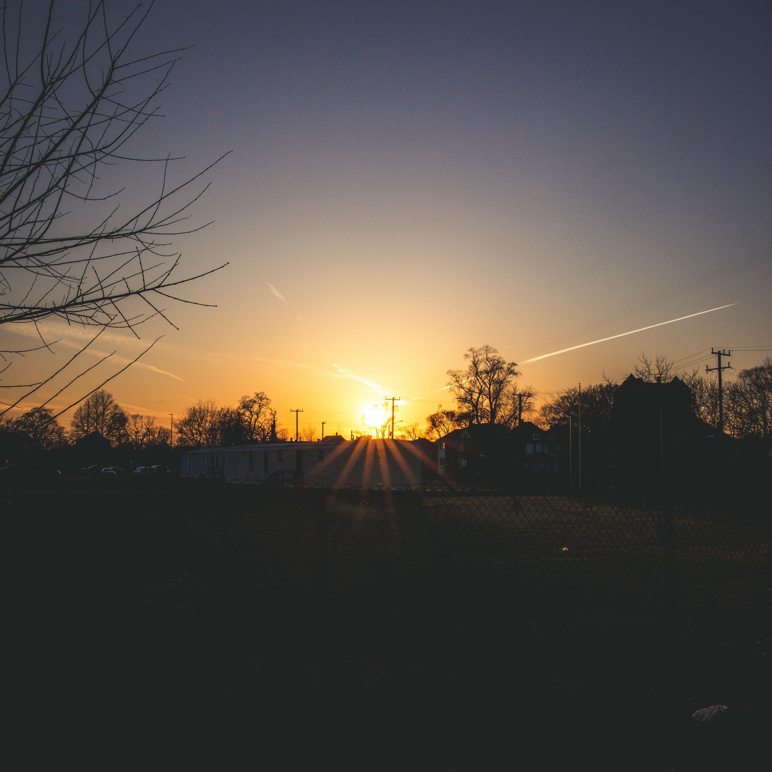 Couldn't let this beautiful sunset this evening in NW Goldberg pass without sharing! 

Who else enjoyed the pre-summer warmth today?!
.
.
.
#sunset #nwgc #nwgoldberg #nwgoldbergcares #community #detroit #summerinspring