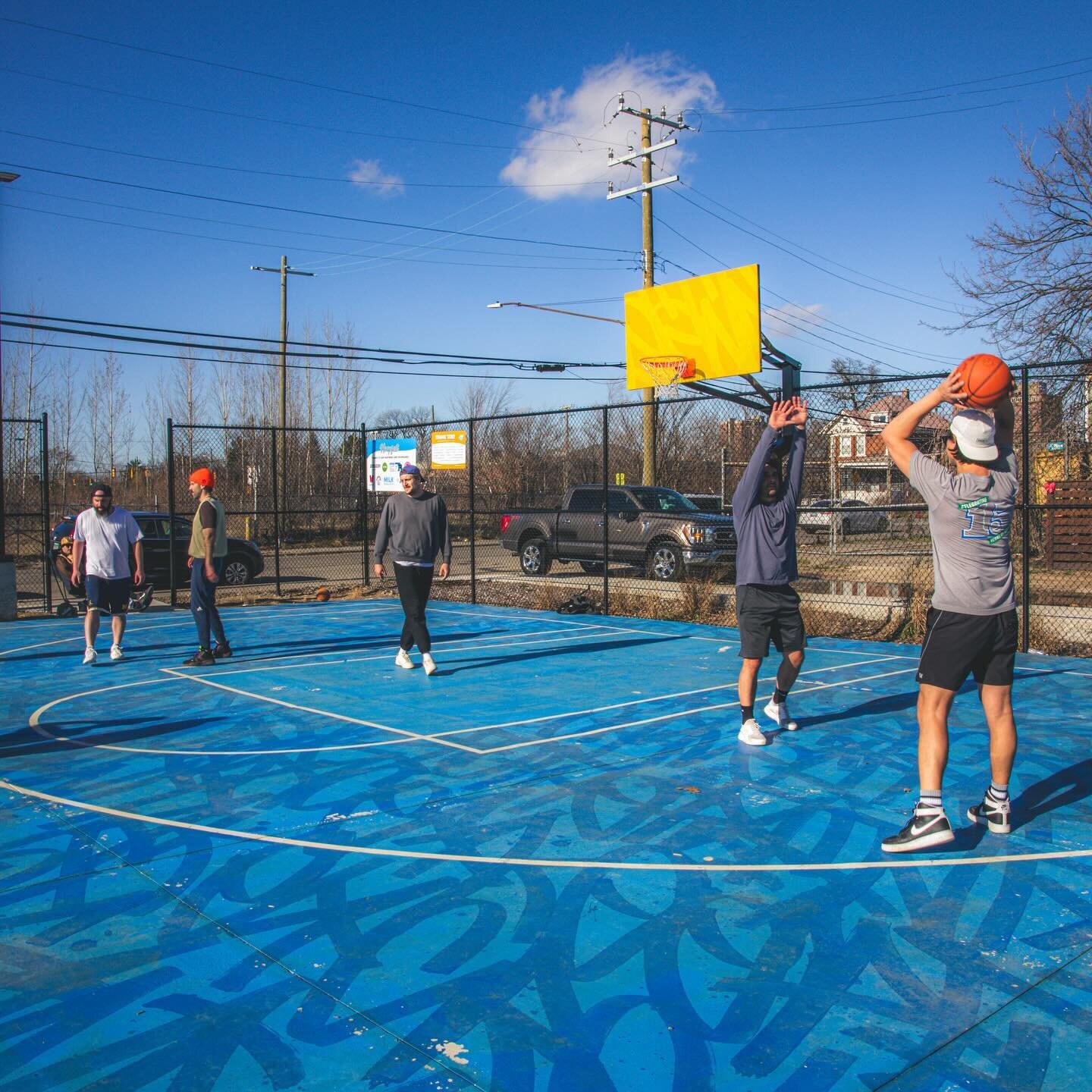 Warm weather had CURTIS JONES PARK active today! 
.
.
.
#nwgoldbergcares #nwgc #basketball #curtisjones #community #runs #neighborhood #playball