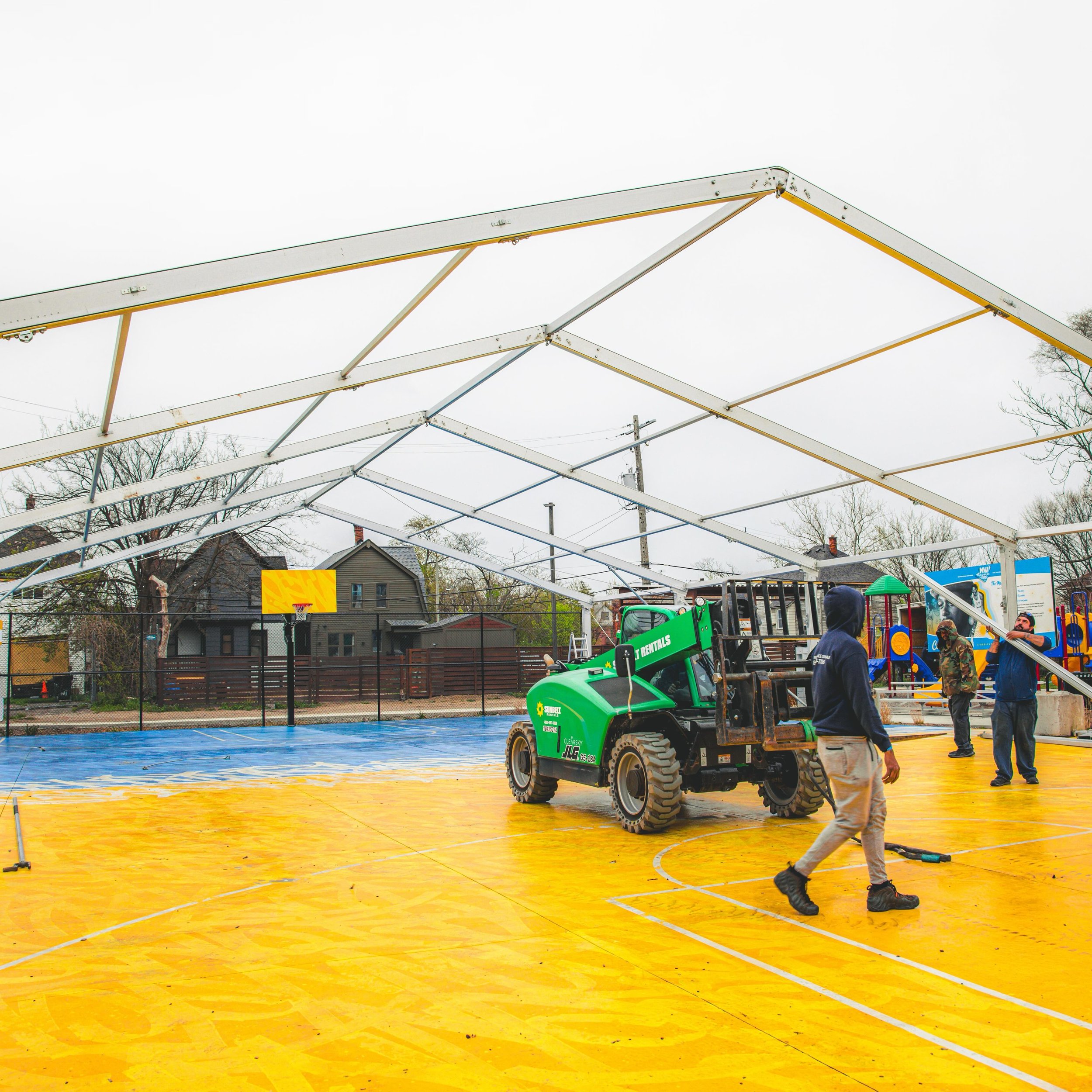 Things lookin&rsquo; mighty different at CURTIS JONES!

We&rsquo;re getting ready for the NW Goldberg NFL Draft Party&hellip;

We&rsquo;re on the clock!
.
.
.
#nwgoldbergcares #nwgoldbergcares #nwgc #rocketfamilyofcompanies #rocketcommunityfund #gilb