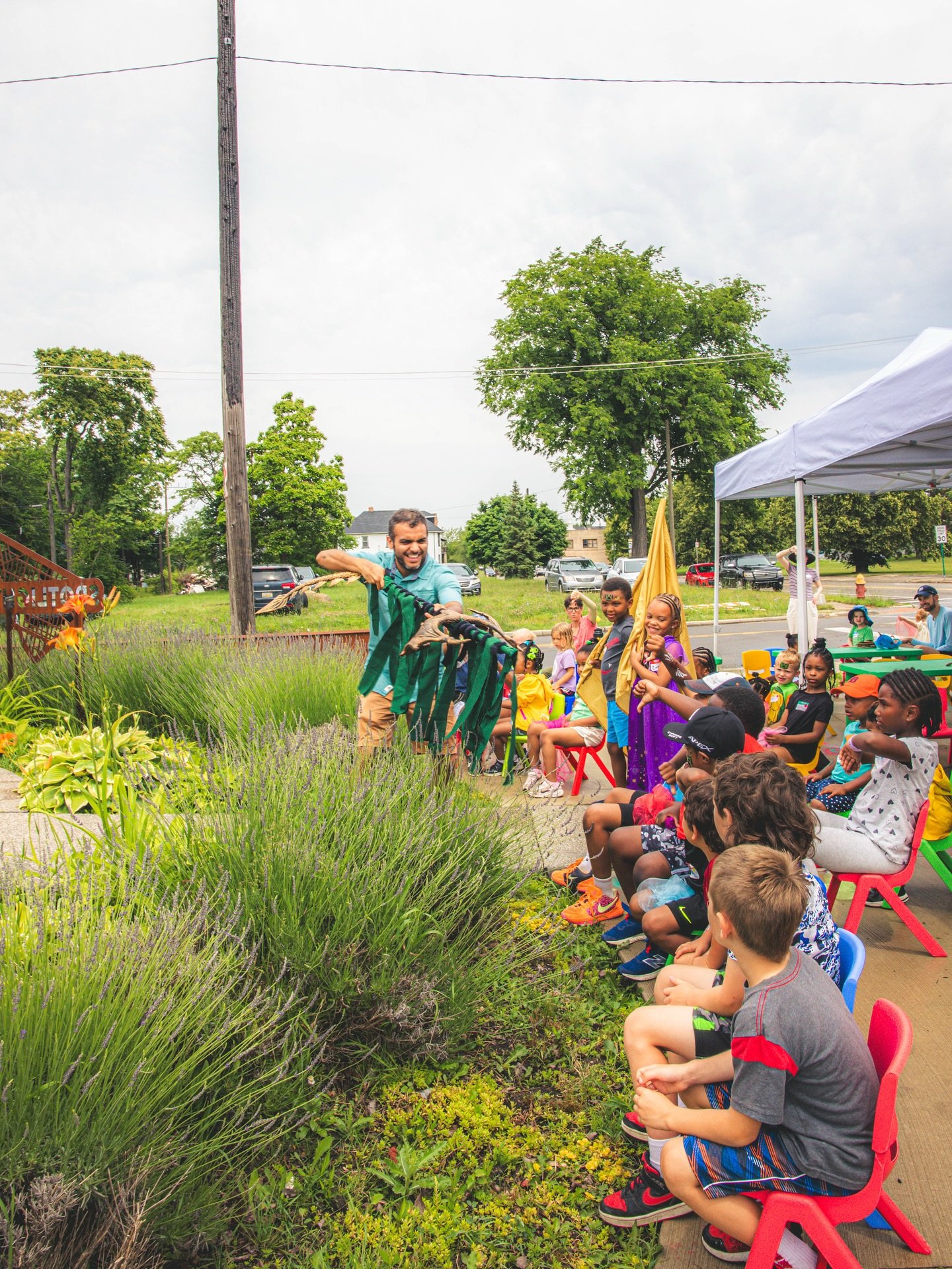 Today we kicked off the fourth year of our MUSIC IN THE PARK program! 

The partnership between NW Goldberg Cares and DSO brings free weekly hands-on music and art-making, lunch, and a concert experience to families at SPOTLIGHT PARK&nbsp;from June 2