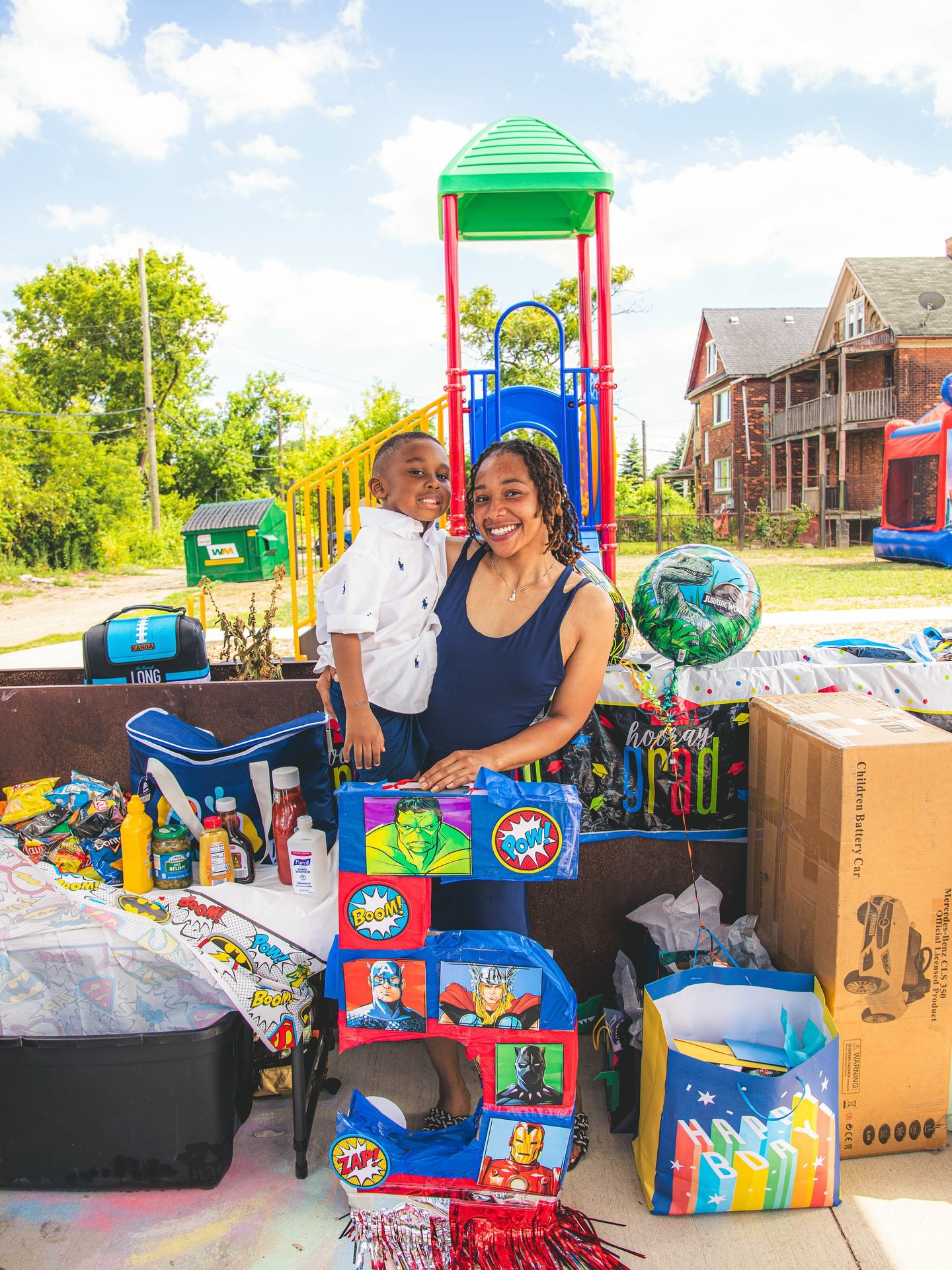 We love the kids!

Especially our very own, right here from the neighborhood!!

We are honored that the Felder family choose to celebrate a fifth birthday at CURTIS JONES PARK this past weekend!!!! 
.
.
.
#nwgoldbergcares #curtisjonespark #community 