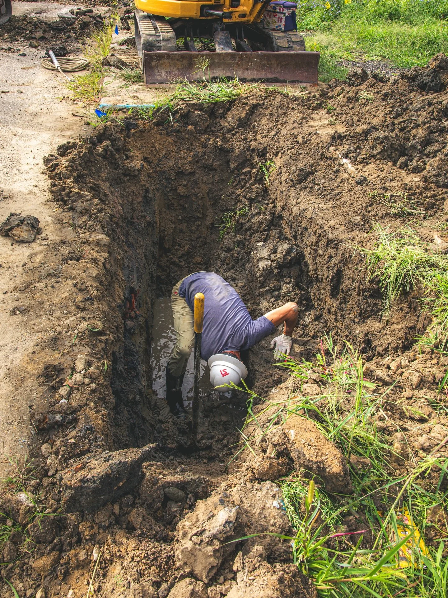 Oh just a little diggin&rsquo; away happening&hellip;
.
.
.
#nwgc #housing #water #community #dwsd #detroit #nwgoldbergcares #fixing #copper #rehab #americanfoursquare #trades #plumber