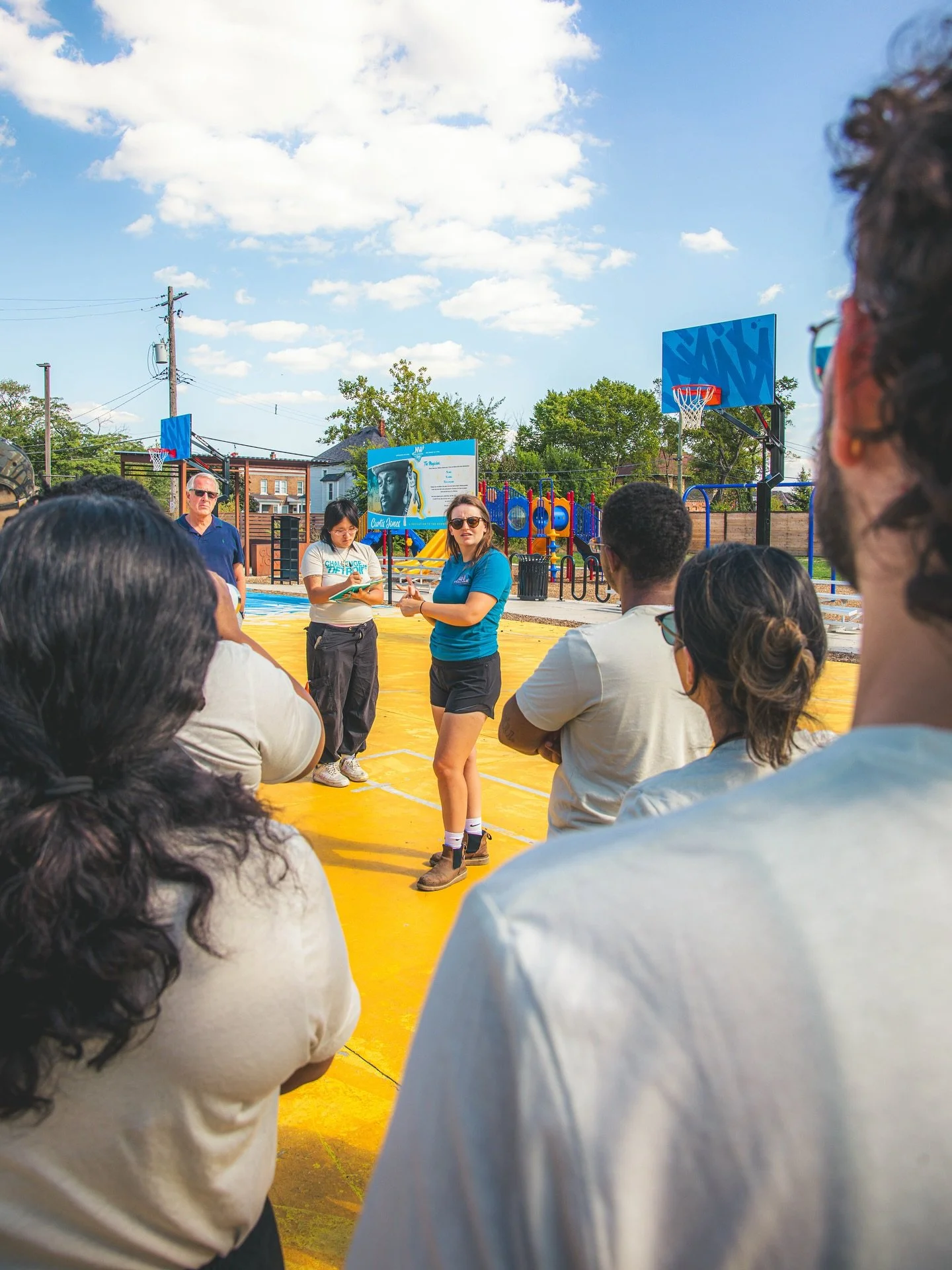 Challenge Detroit fellows swung by NW Goldberg for a tour of our parks and hear about the work of our organization!
.
.
.
#challengedetroit #fellows #nwgoldbergcares #nwgoldberg #nwgc #detroit #community #speaking